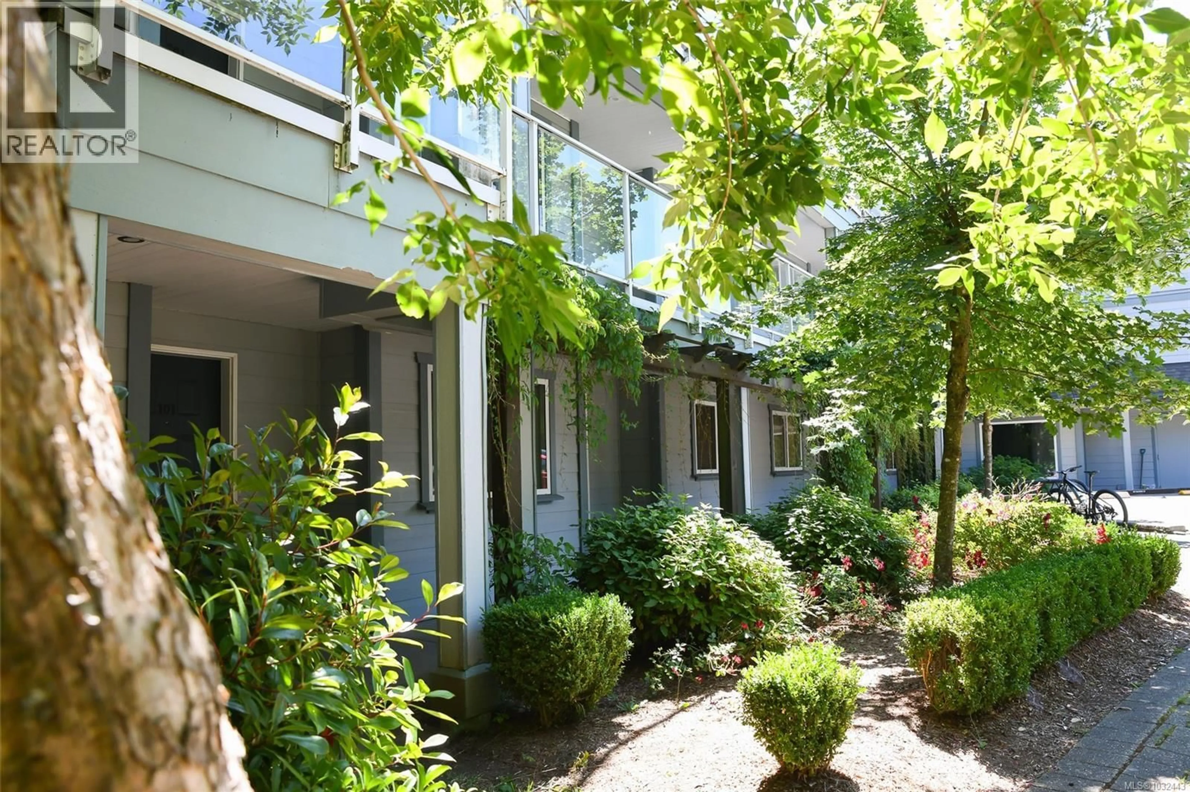 Patio, street for 302 - 840 SHAMROCK PLACE, Comox British Columbia V9M4G4