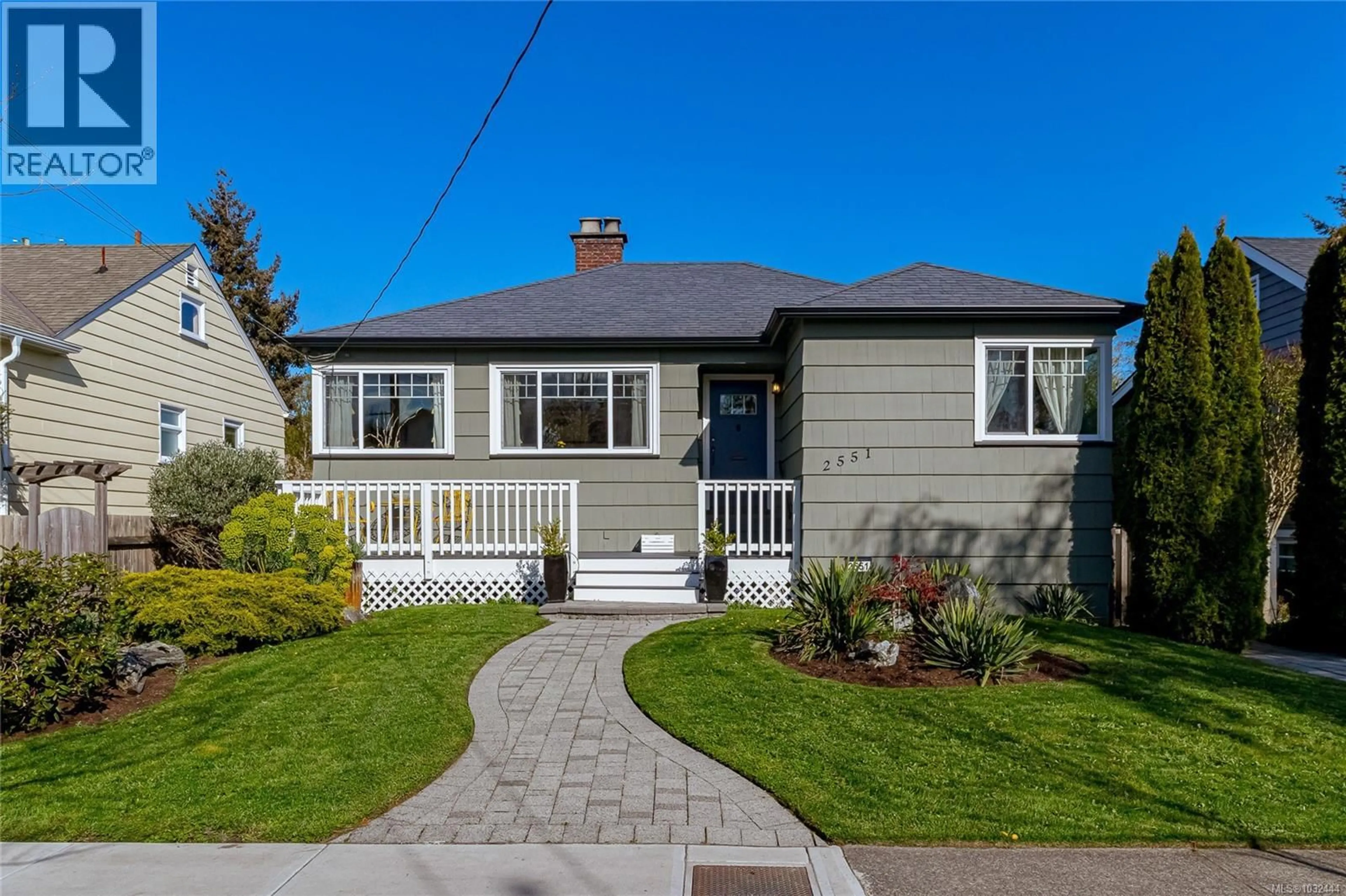 Home with vinyl exterior material, street for 2551 FLORENCE STREET, Oak Bay British Columbia V8R5E7