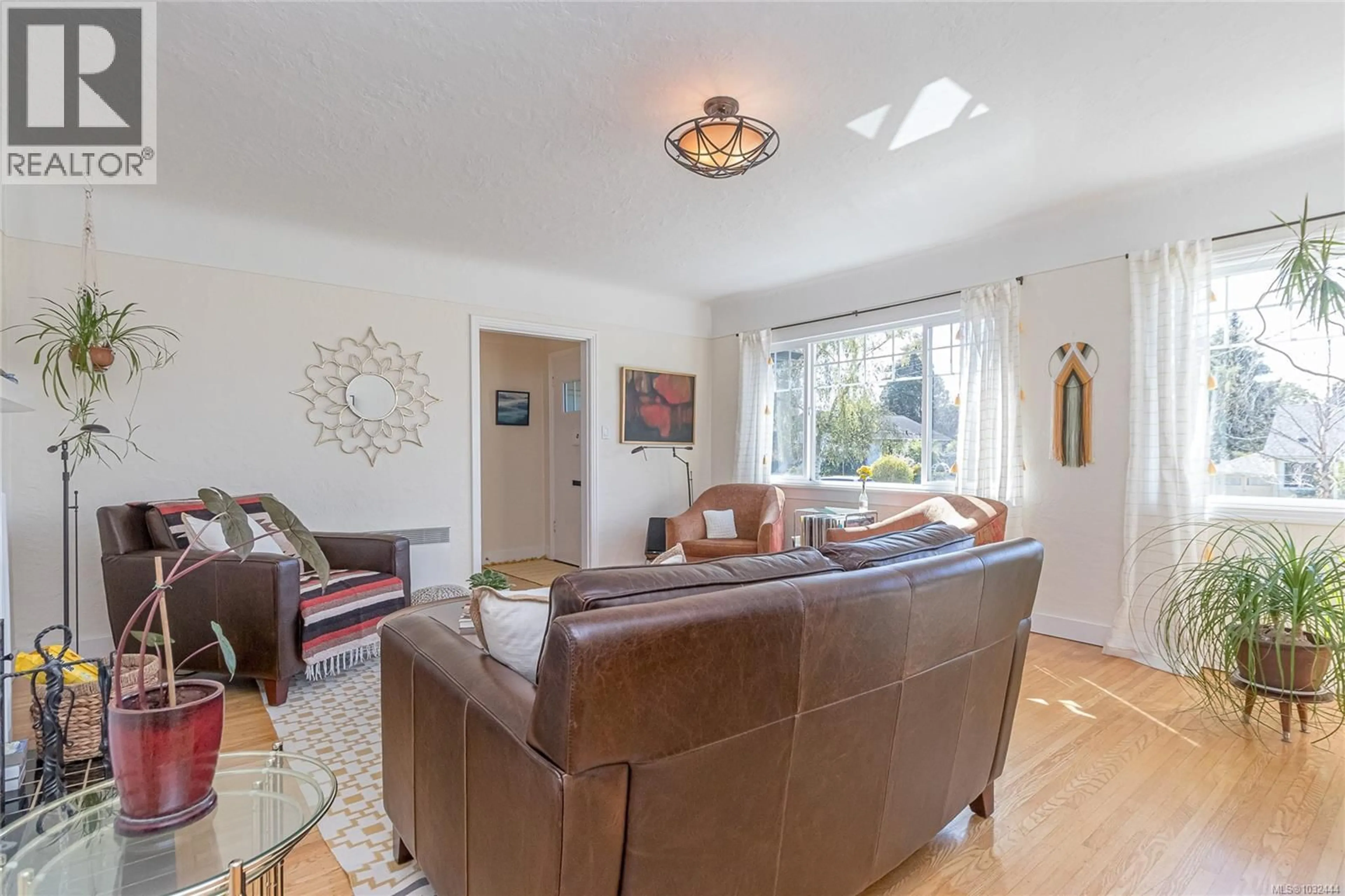 Living room with furniture, unknown for 2551 FLORENCE STREET, Oak Bay British Columbia V8R5E7