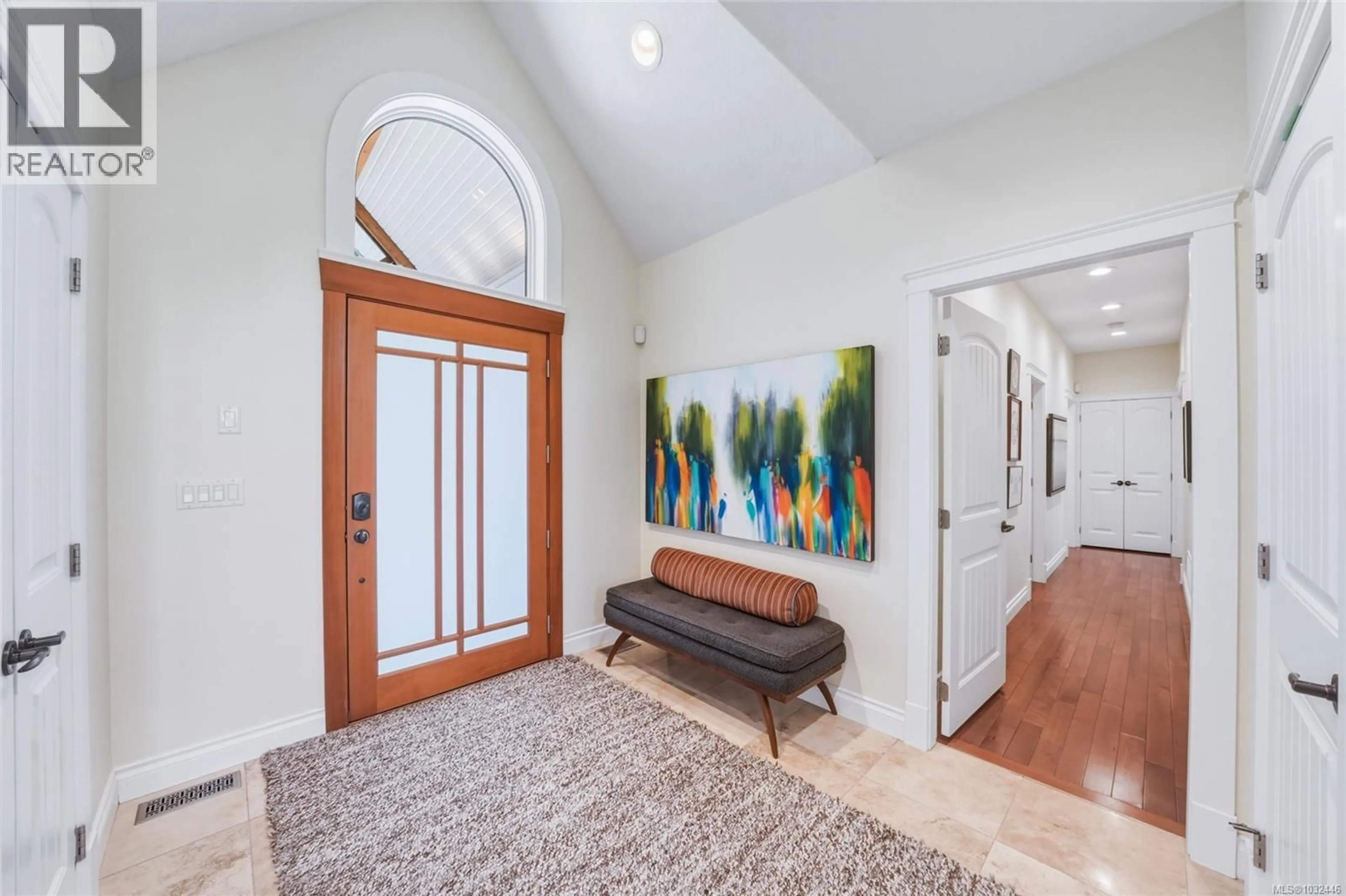 Indoor entryway for 3949 VALHALLA LANE, Saanich British Columbia V8N6N9