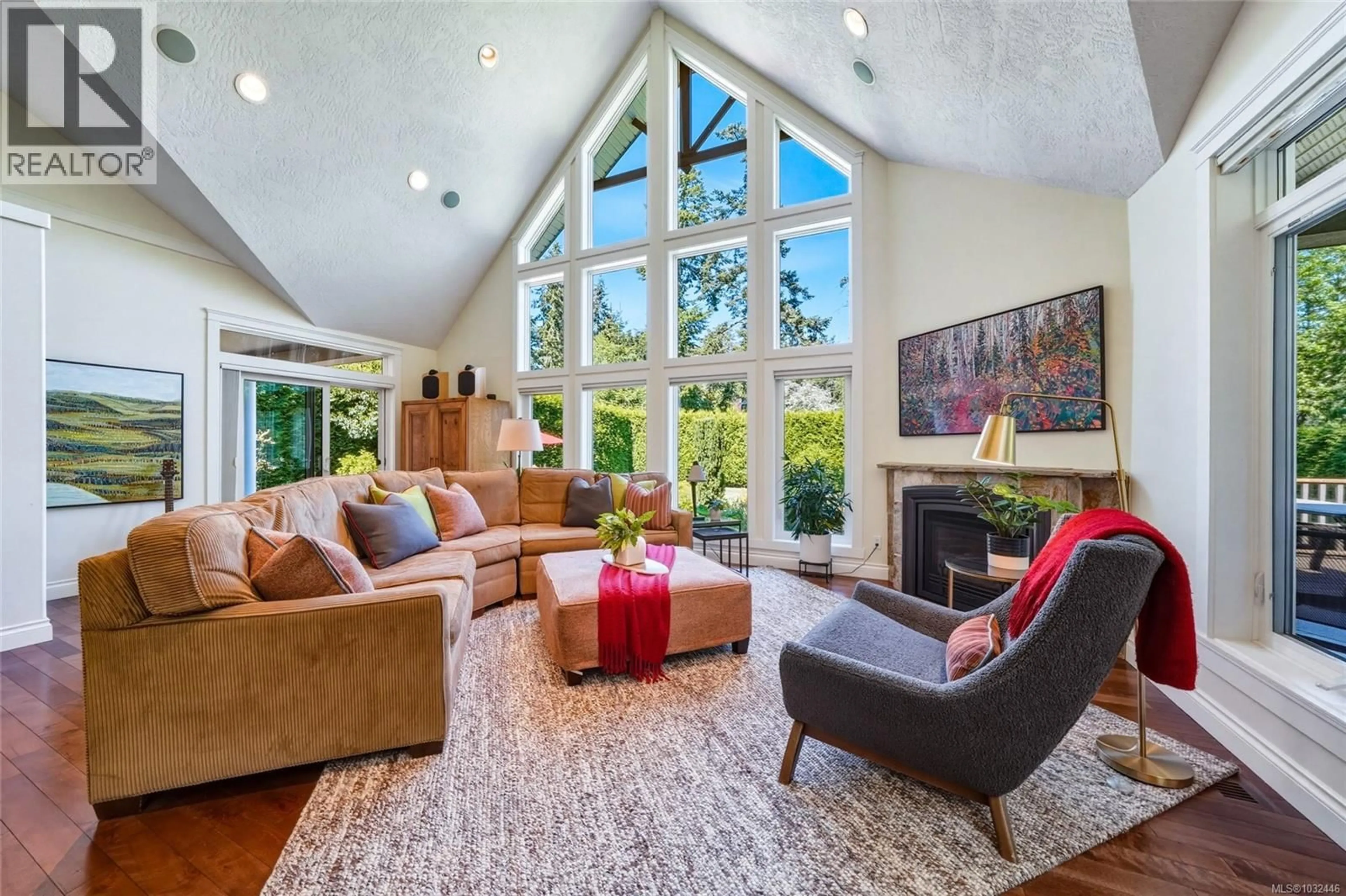 Living room with furniture, unknown for 3949 VALHALLA LANE, Saanich British Columbia V8N6N9
