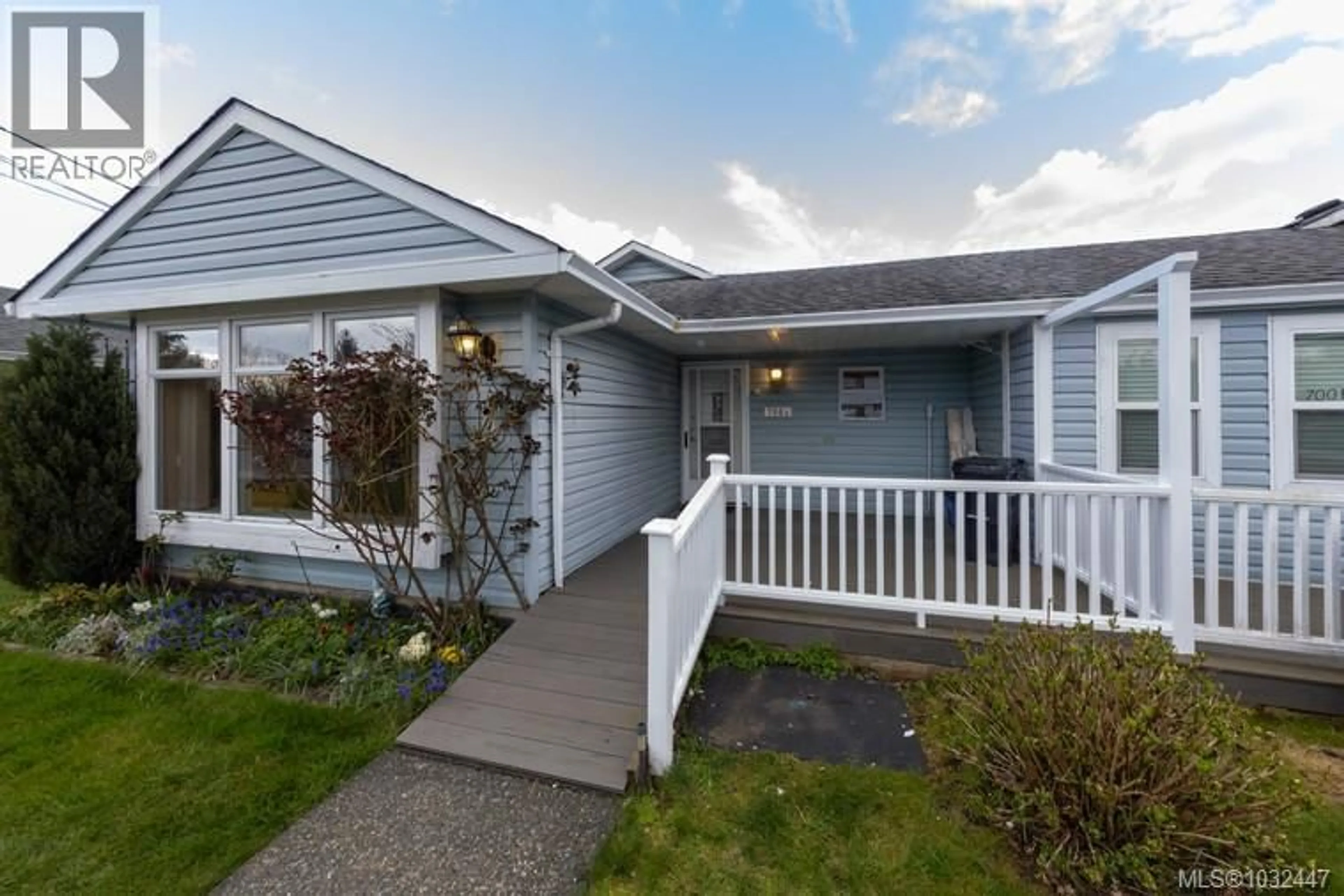 Home with vinyl exterior material, street for A - 700 25TH STREET, Courtenay British Columbia V9N9J3