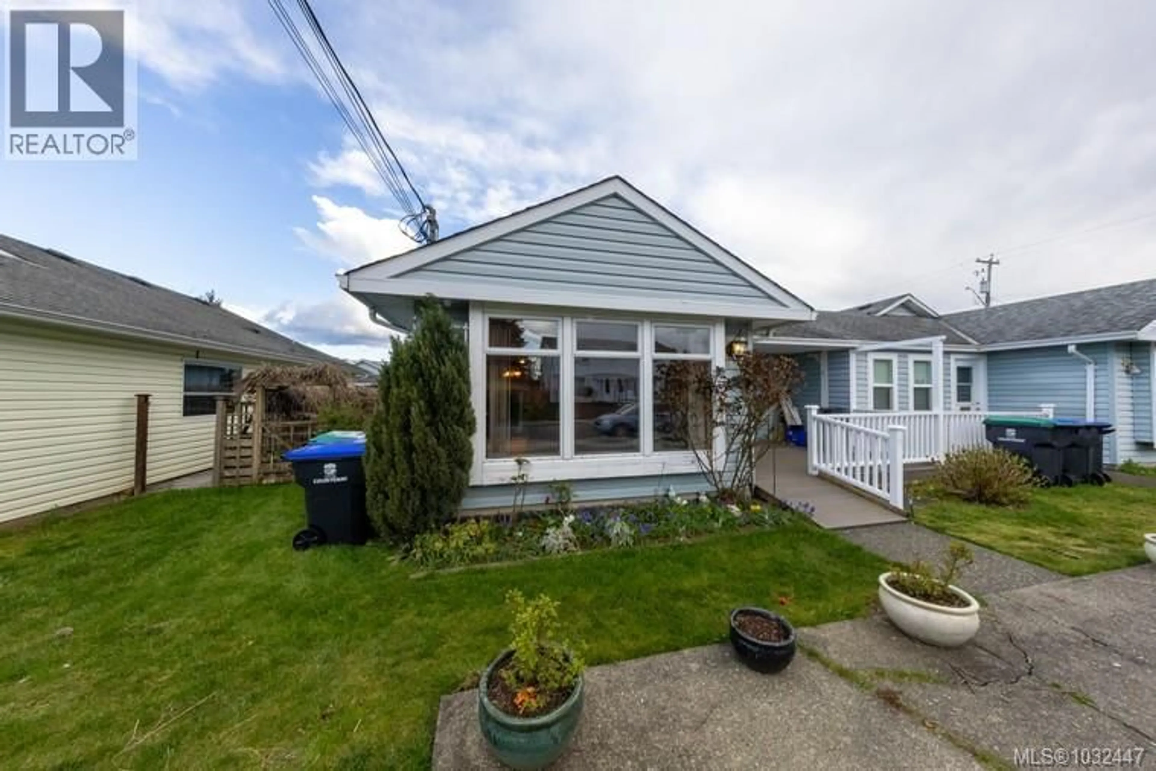 A pic from outside/outdoor area/front of a property/back of a property/a pic from drone, street for A - 700 25TH STREET, Courtenay British Columbia V9N9J3