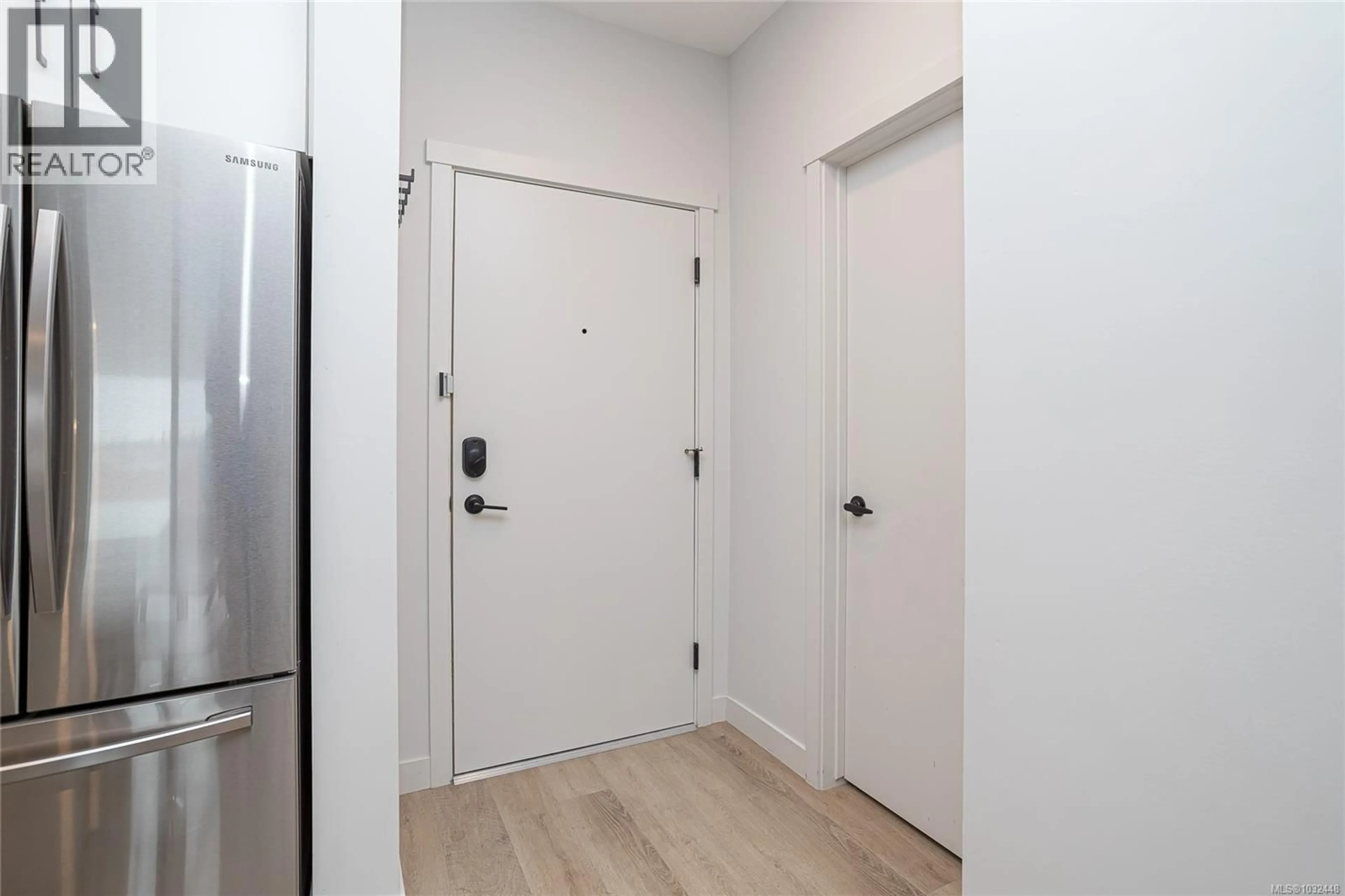 Indoor entryway for 203 - 2469 GATEWAY ROAD, Langford British Columbia V9B6R7