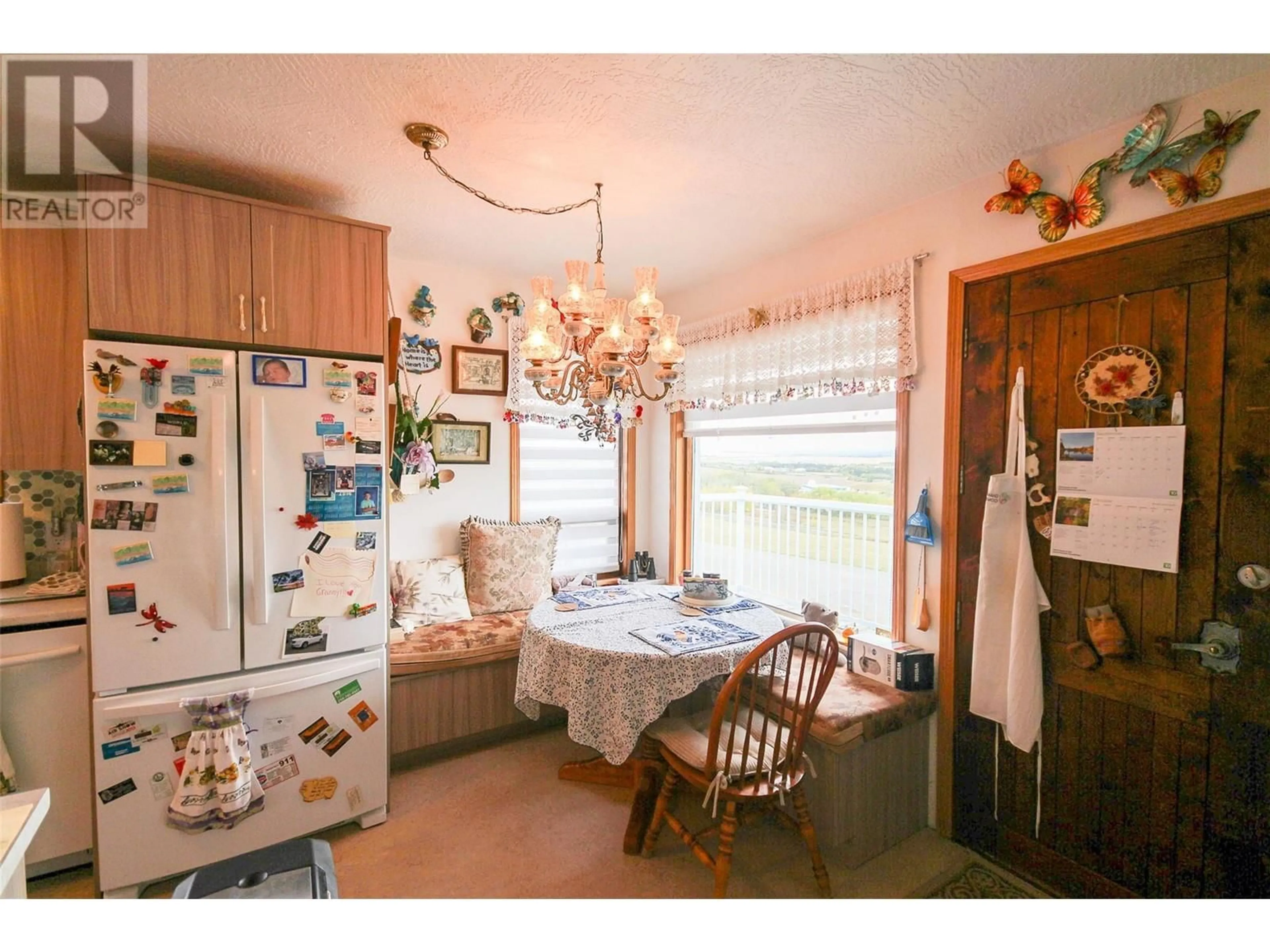 Kitchen, cottage for 352 100B Avenue, Dawson Creek British Columbia V1G1Y1