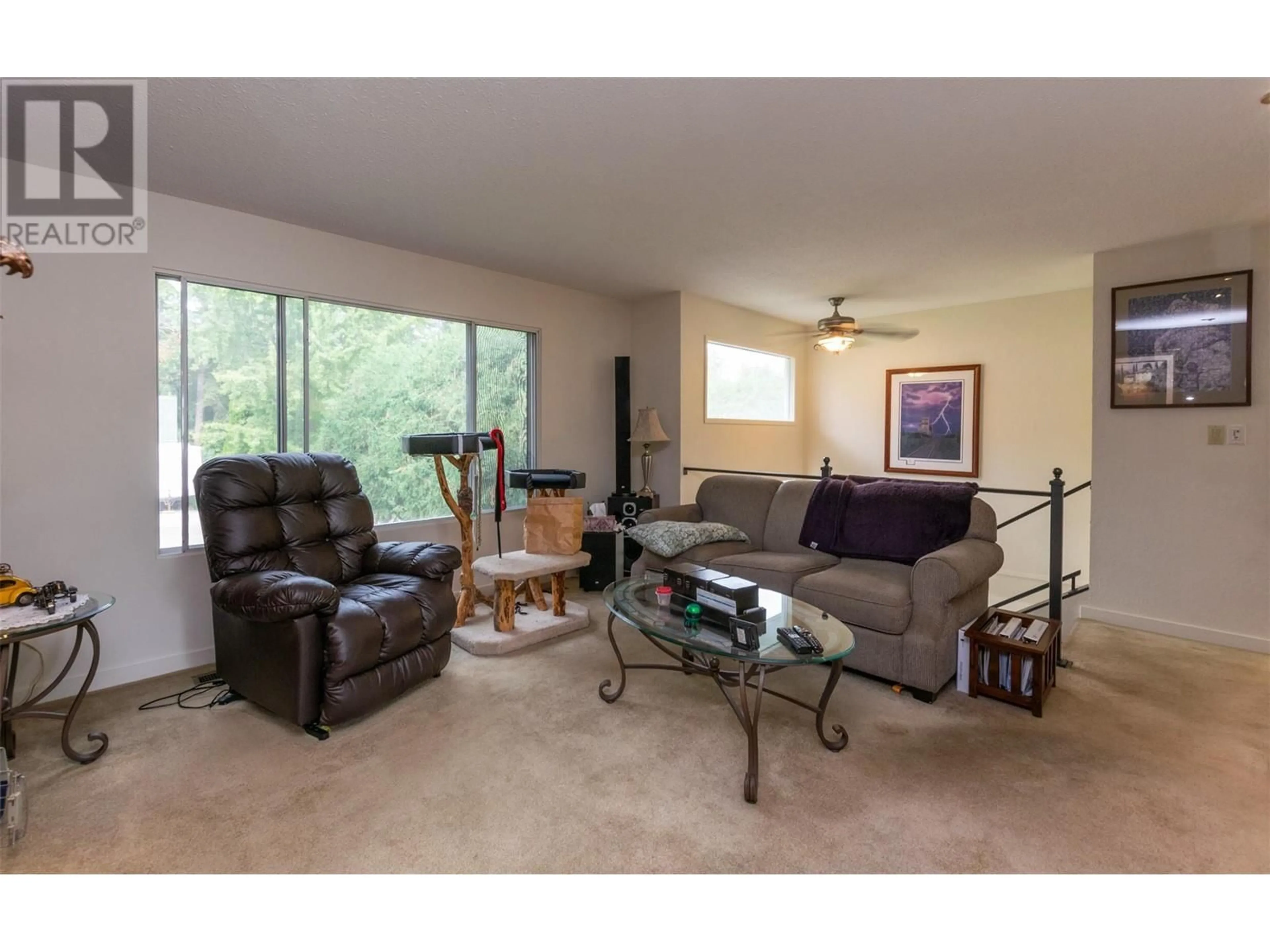 Living room, carpet floors for 2270 21 Street NE, Salmon Arm British Columbia V1E3E8