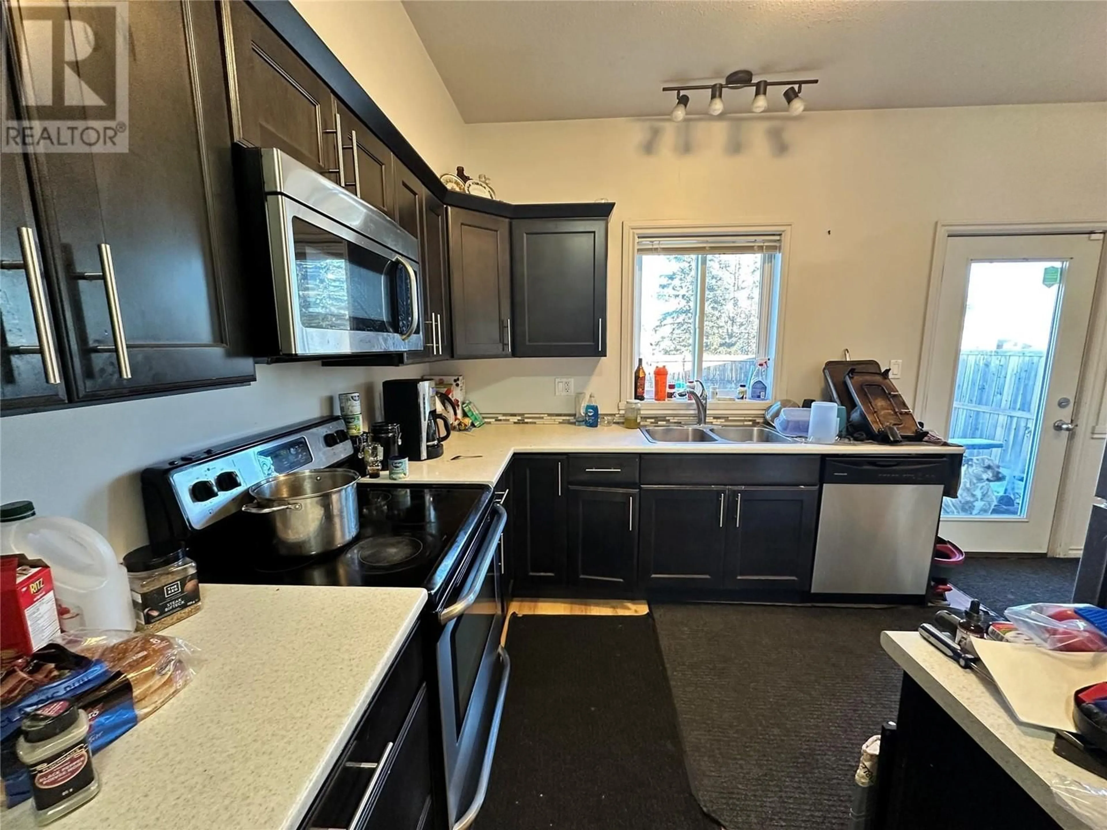 Standard kitchen, wood floors, cottage for 1544 117 Avenue, Dawson Creek British Columbia V1G0E7