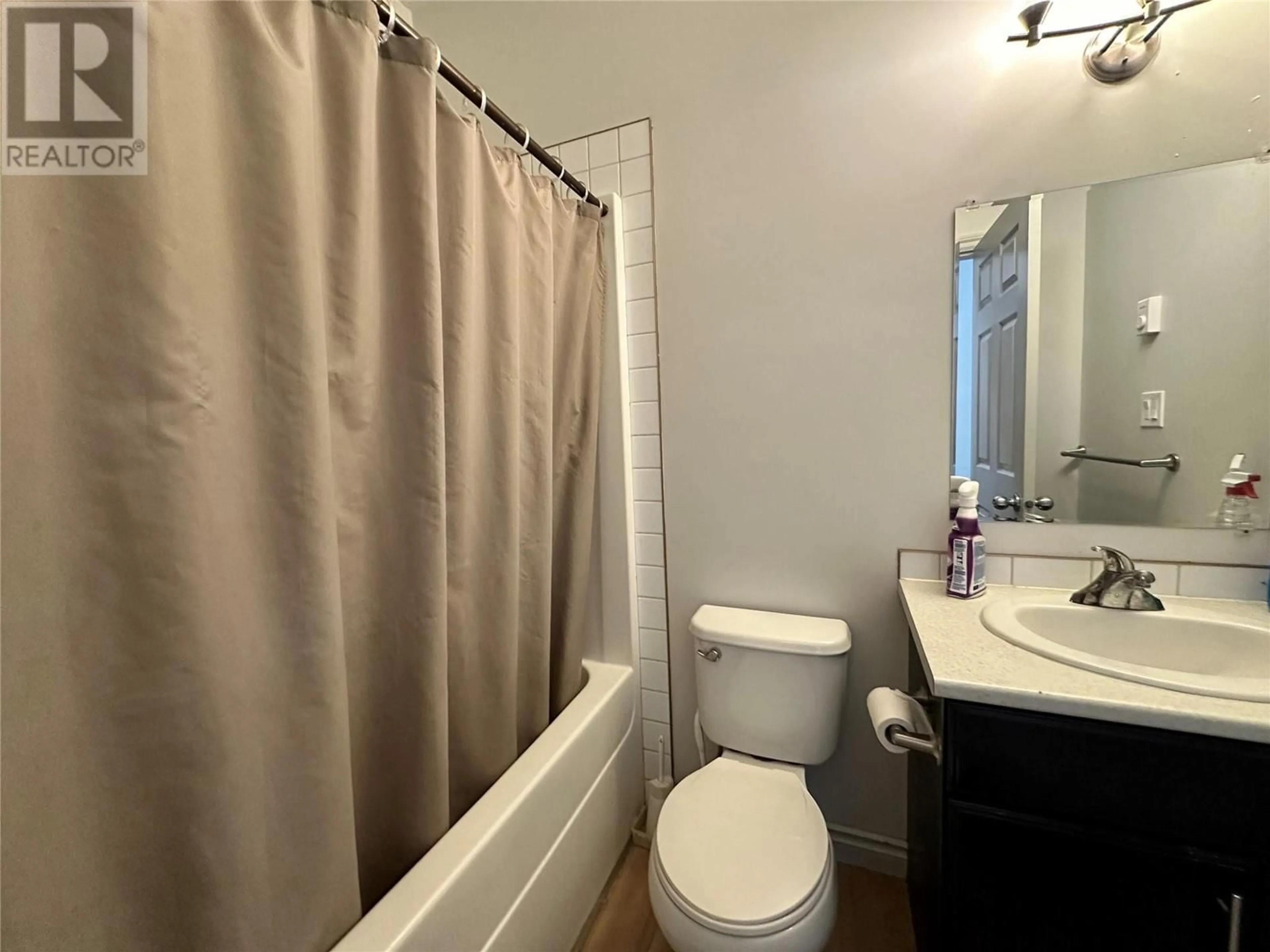 Standard bathroom, not visible floor for 1544 117 Avenue, Dawson Creek British Columbia V1G0E7