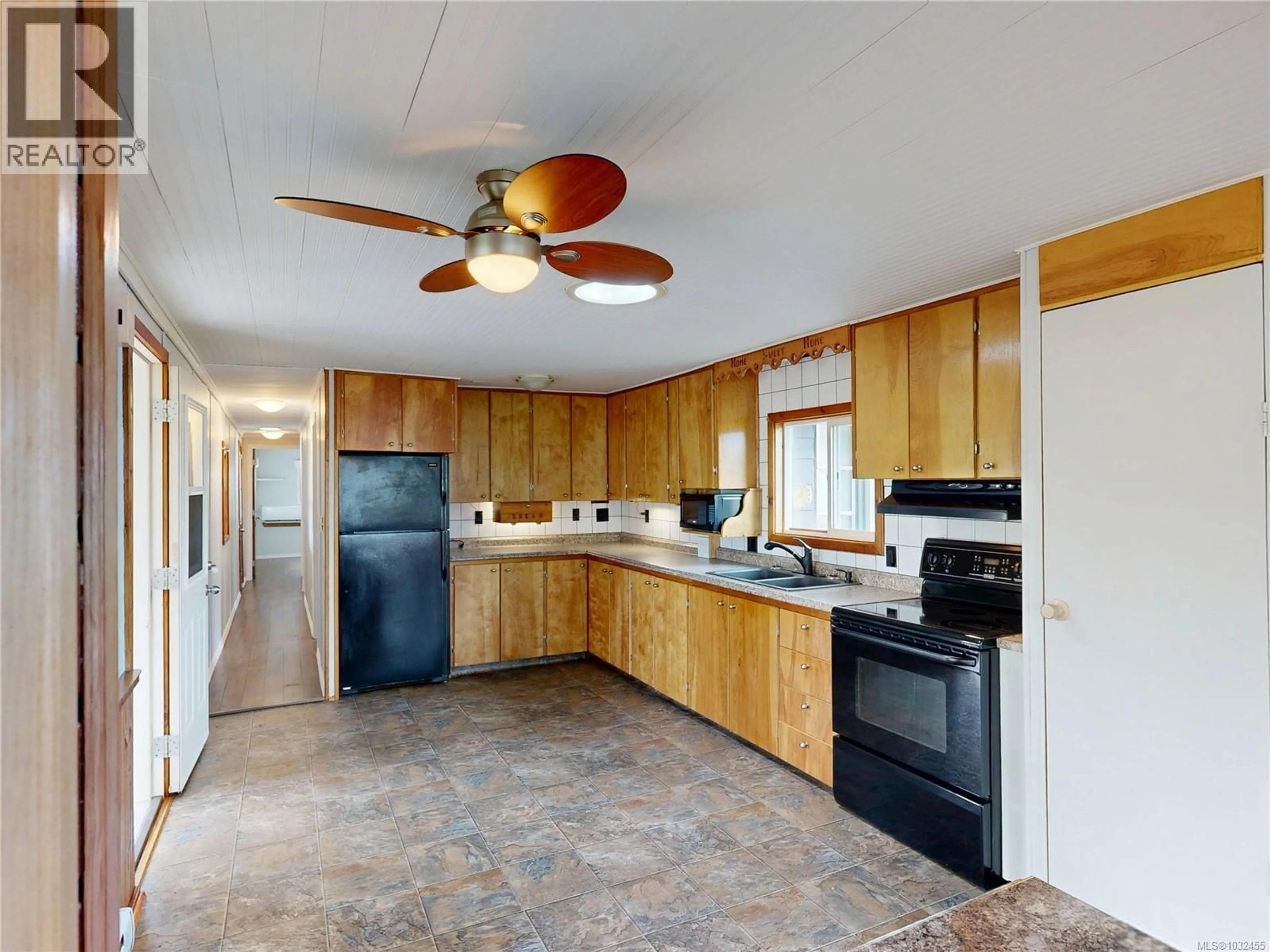 Standard kitchen, ceramic/tile floor for 20 - 80 FIFTH STREET, Nanaimo British Columbia V9R1N9