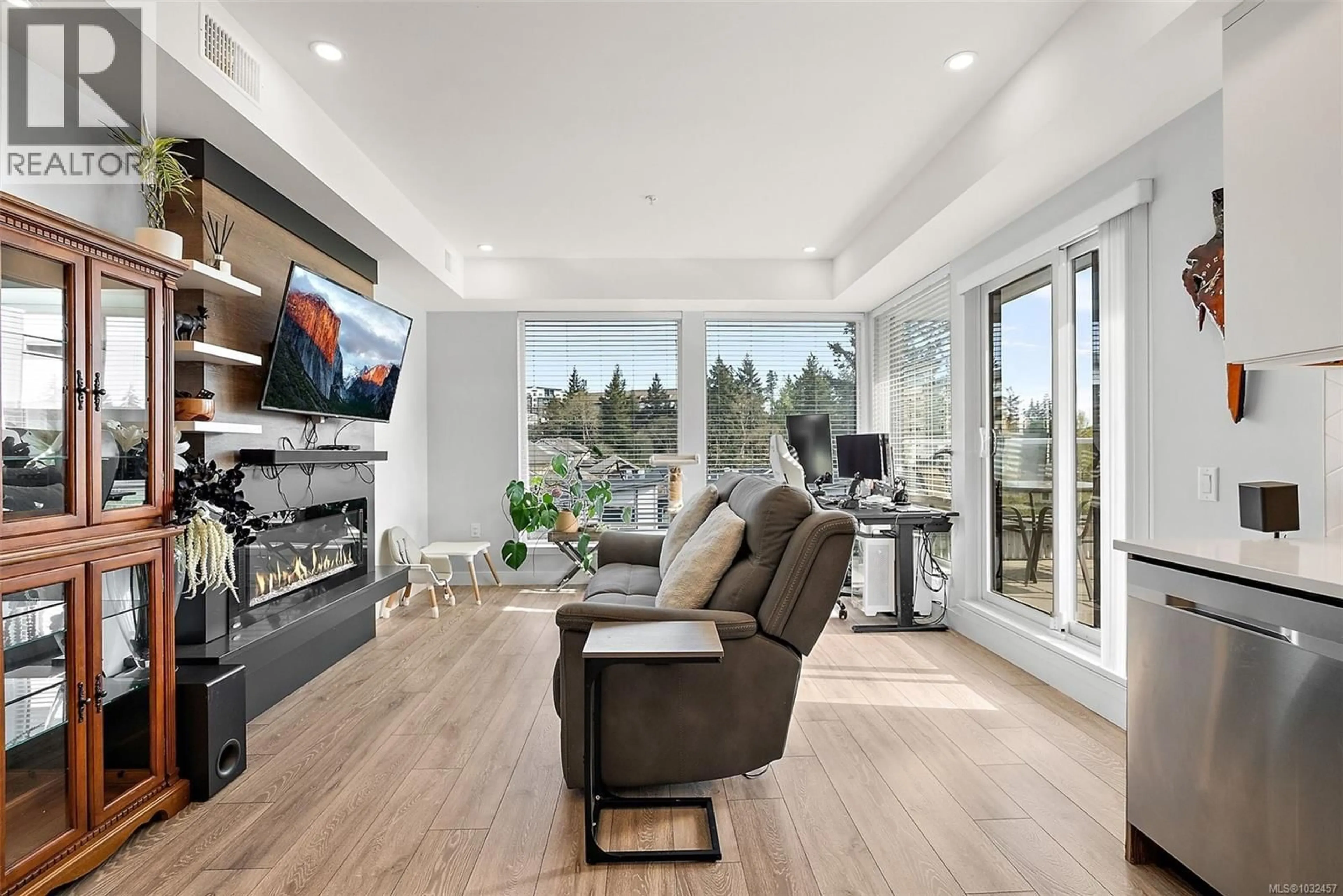 Living room with furniture, unknown for 412 - 950 WHIRLAWAY CRESCENT, Langford British Columbia V9B0Y3