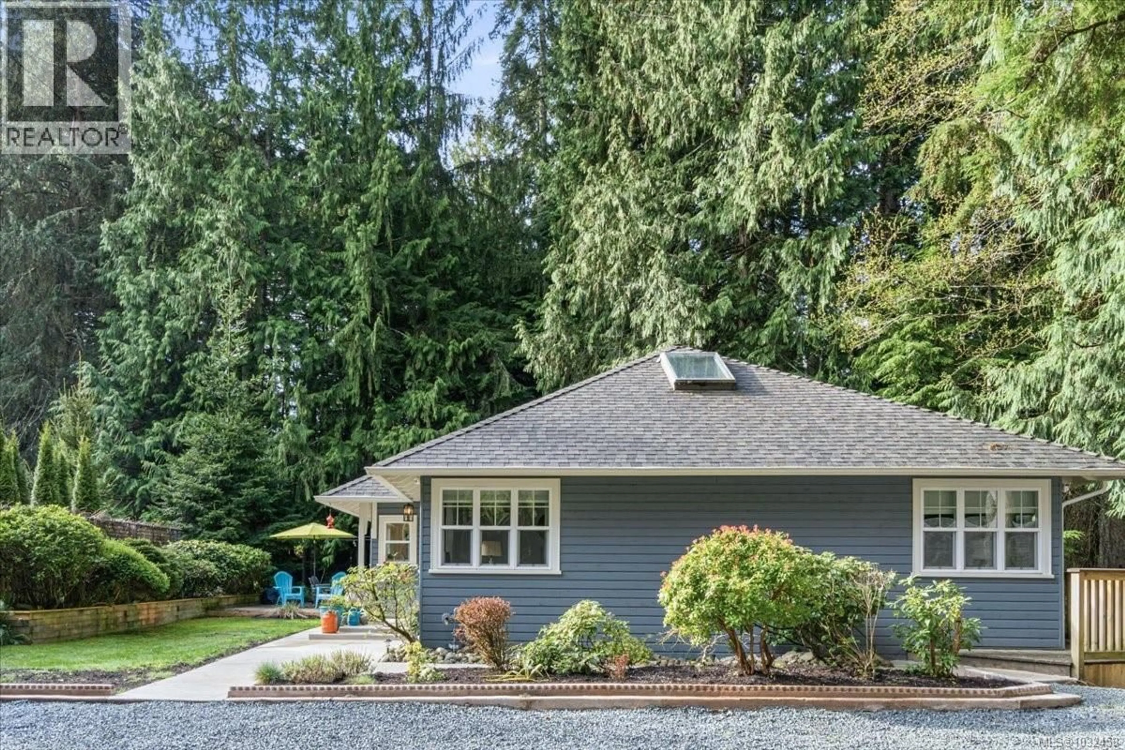 Home with vinyl exterior material, unknown for 324 CHESTER ROAD, Qualicum Beach British Columbia V9K1B9