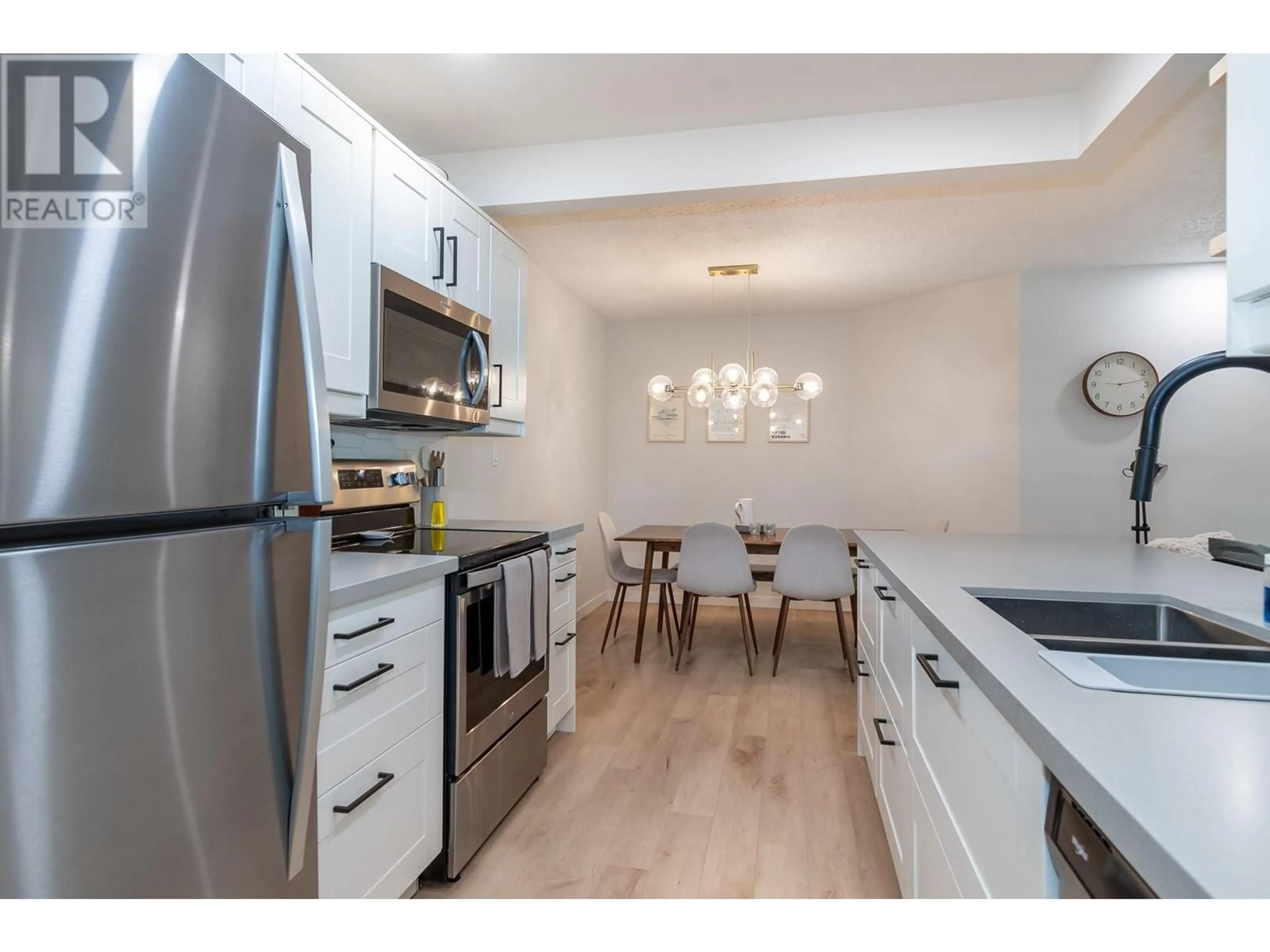 Open concept kitchen for 1801 32 Street Unit# 110, Vernon British Columbia V1T5K4