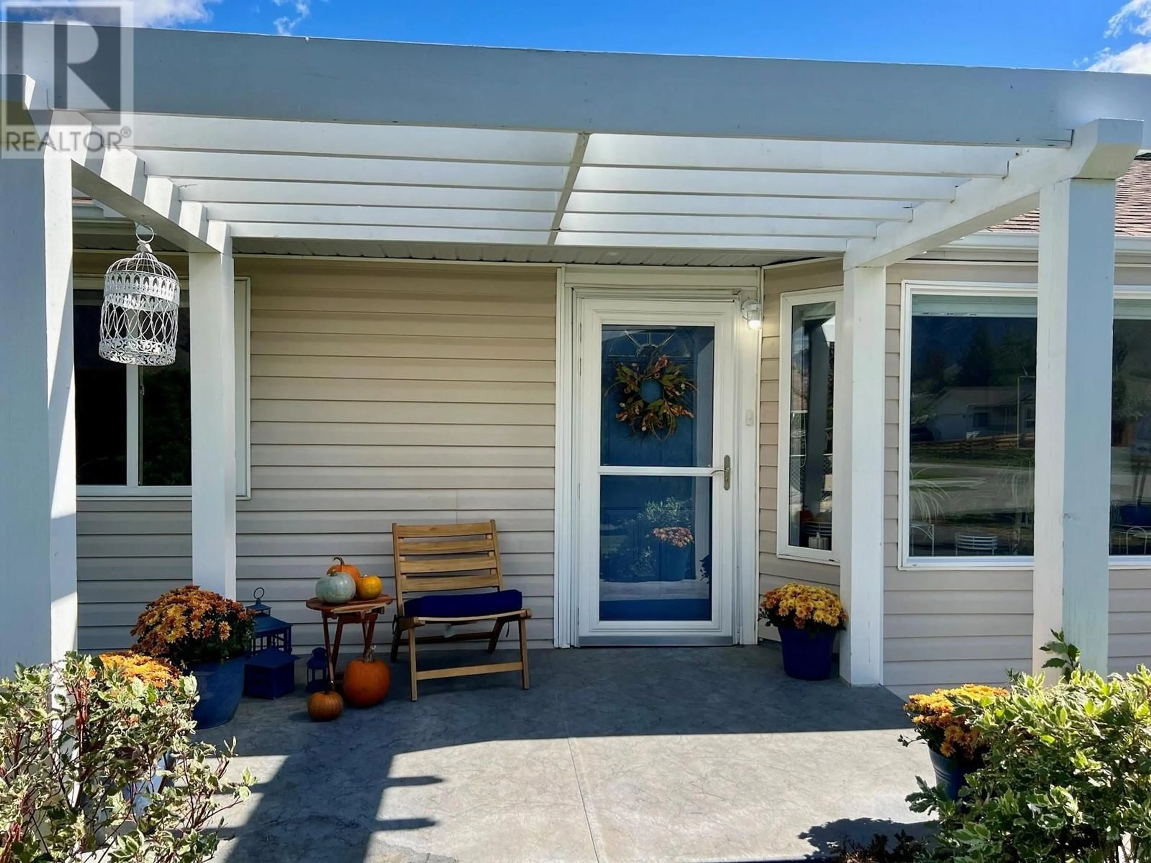 Home with vinyl exterior material for 118 RICHTER Street, Keremeos British Columbia V0X1N2