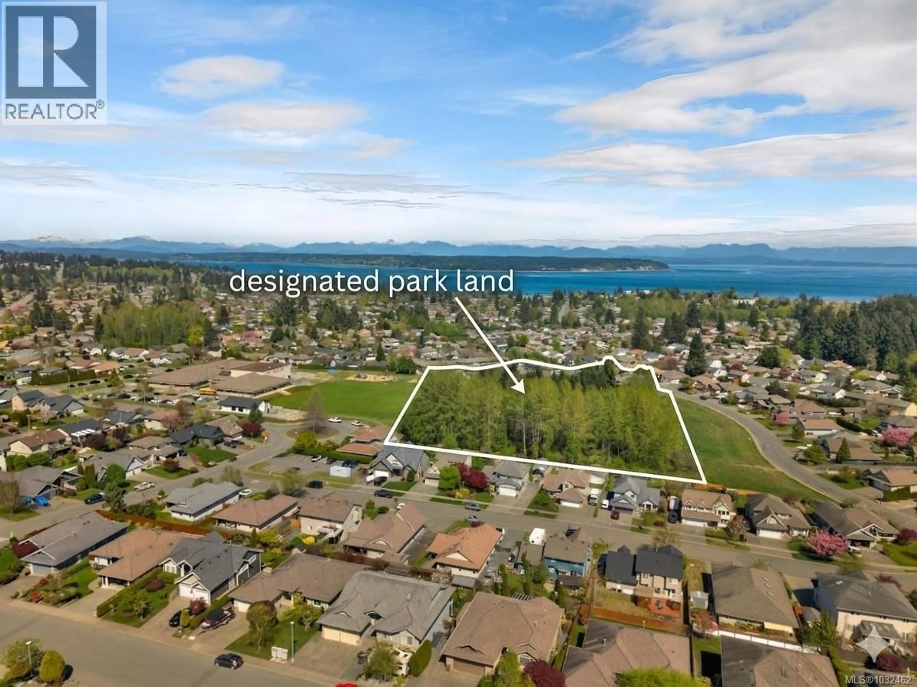 A pic from outside/outdoor area/front of a property/back of a property/a pic from drone, water/lake/river/ocean view for 668 GARDEN WAY, Campbell River British Columbia V9H2R6