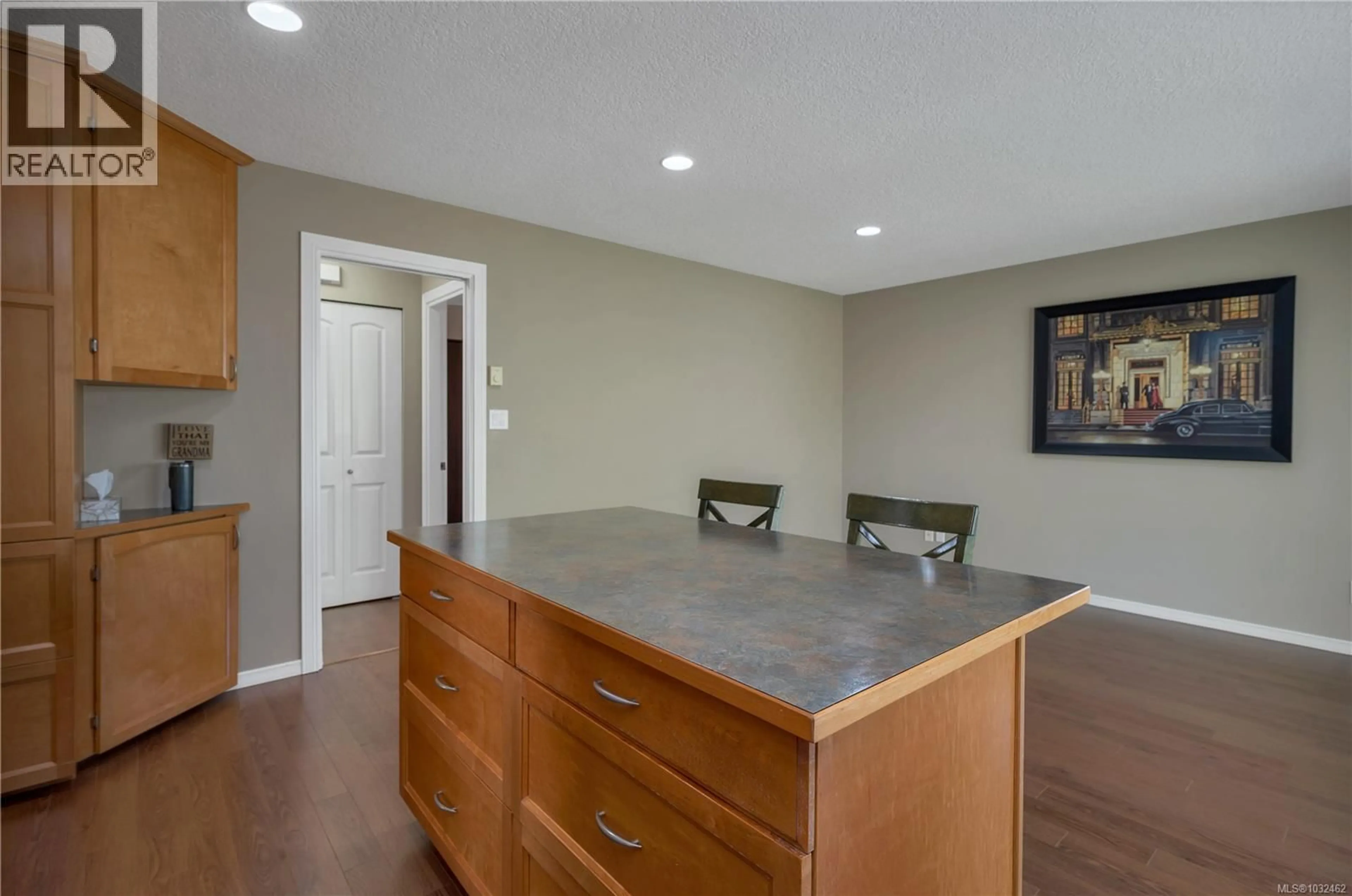 Open concept kitchen, unknown for 668 GARDEN WAY, Campbell River British Columbia V9H2R6