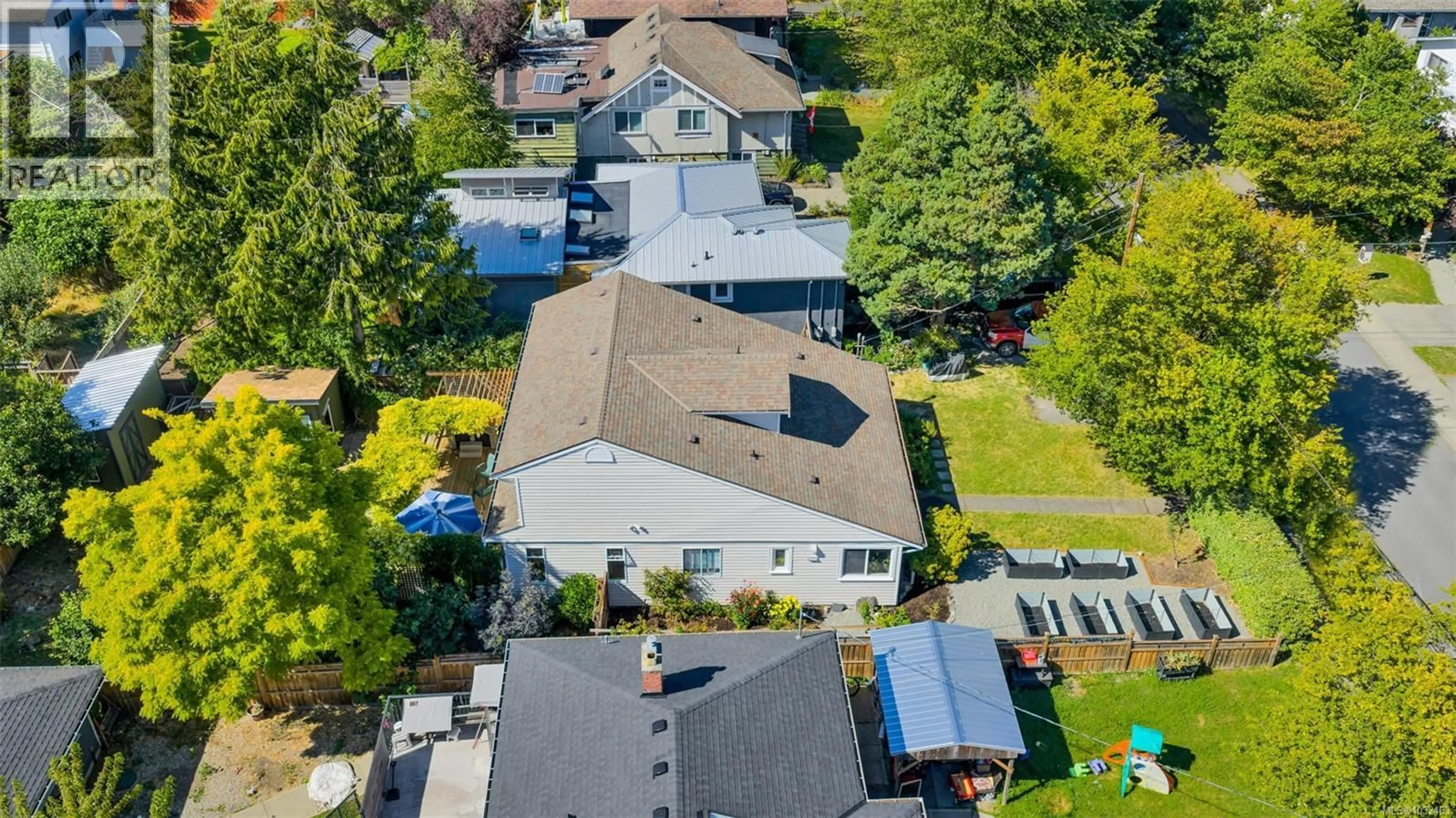 A pic from outside/outdoor area/front of a property/back of a property/a pic from drone, street for 2624 FORBES STREET, Victoria British Columbia V8R4C1