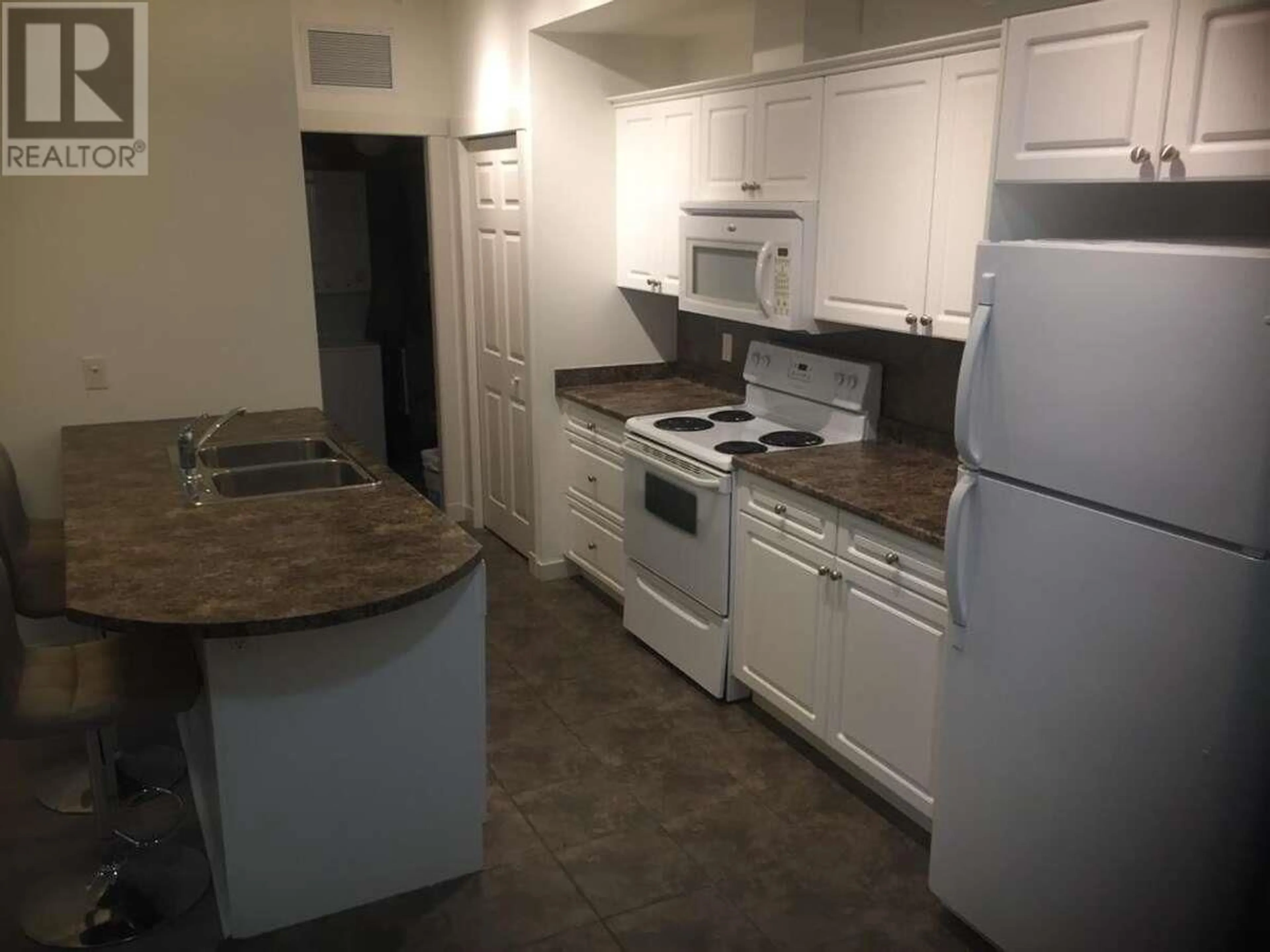 Standard kitchen, unknown for 304 - 3550 WOODSDALE ROAD, Lake Country British Columbia V4V2P5