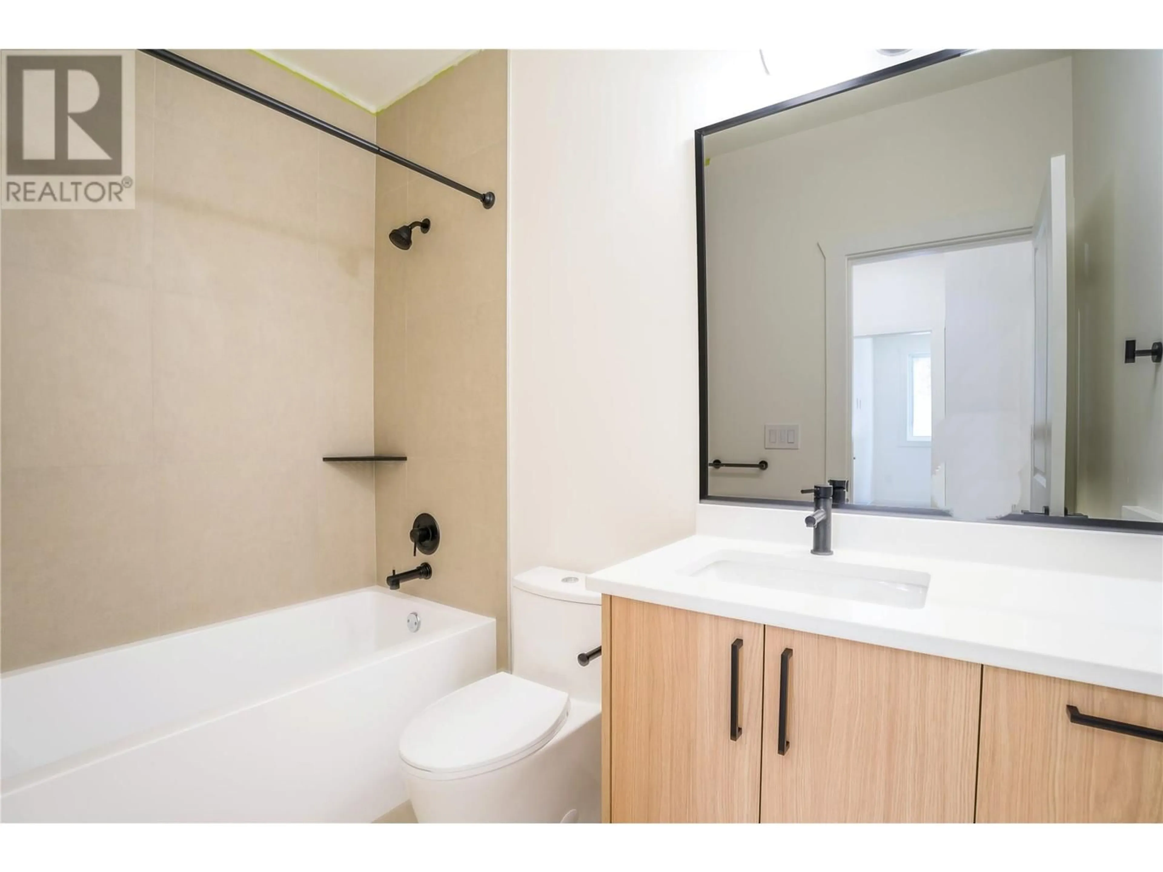 Standard bathroom for 279 Bentgrass Avenue, Oliver British Columbia V0H1T3