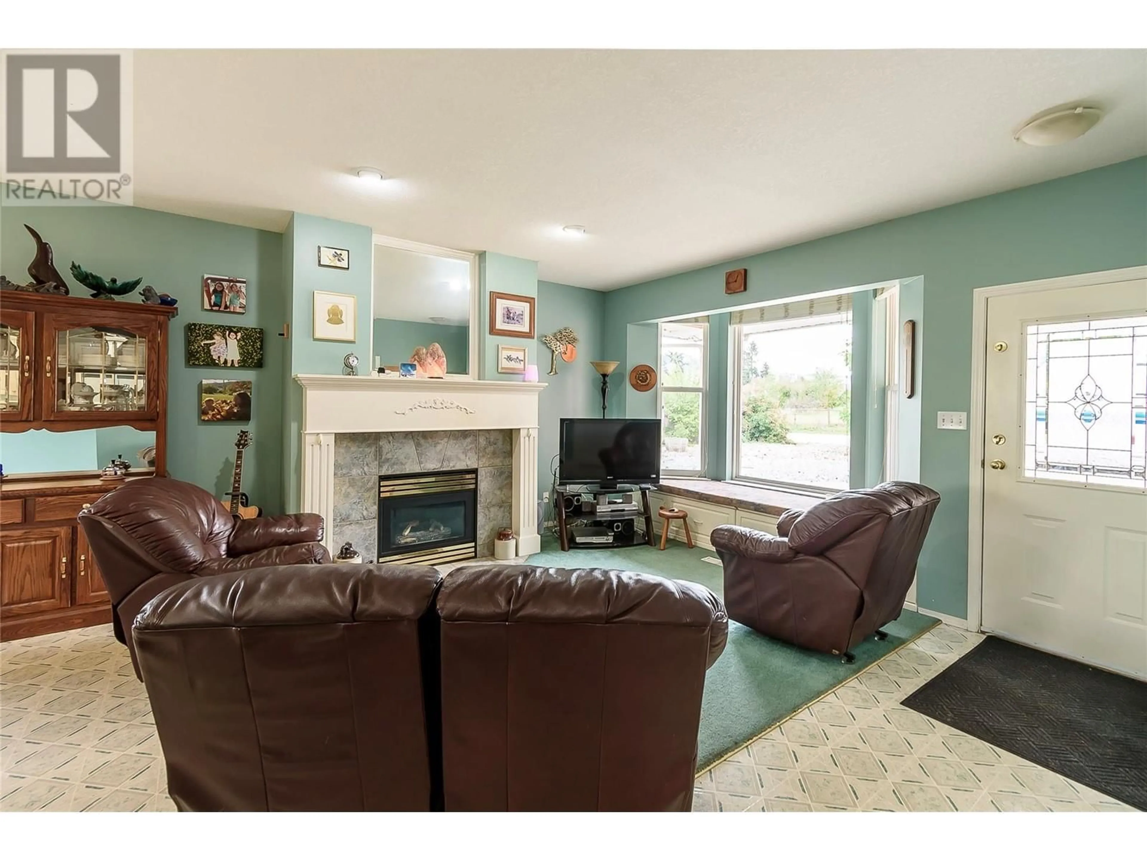 Living room with furniture, unknown for 9418 Dawe Drive, Coldstream British Columbia V1B3V7