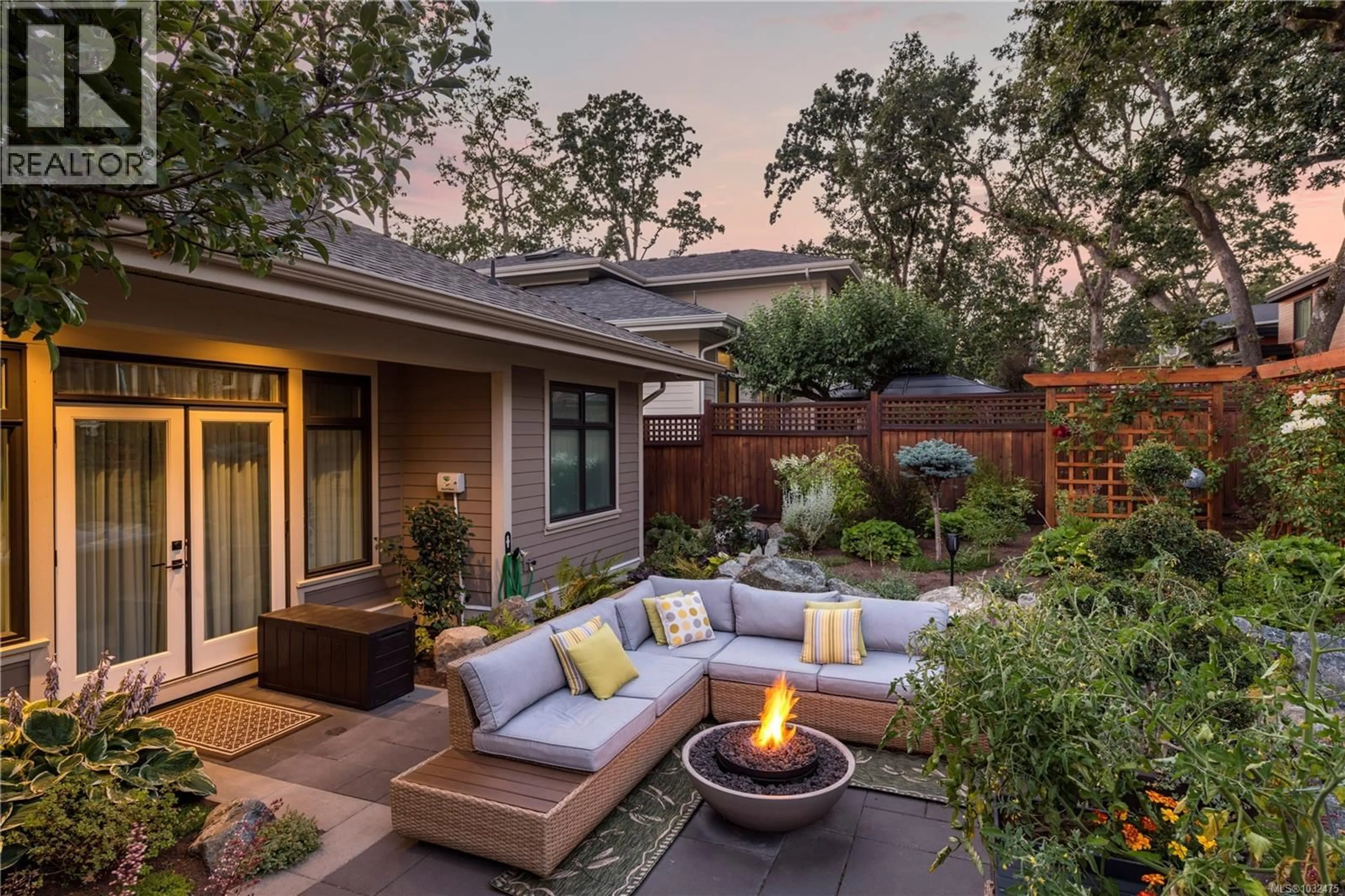 Patio, mountain view for 4105 ALBERG LANE, Saanich British Columbia V8N1Z7