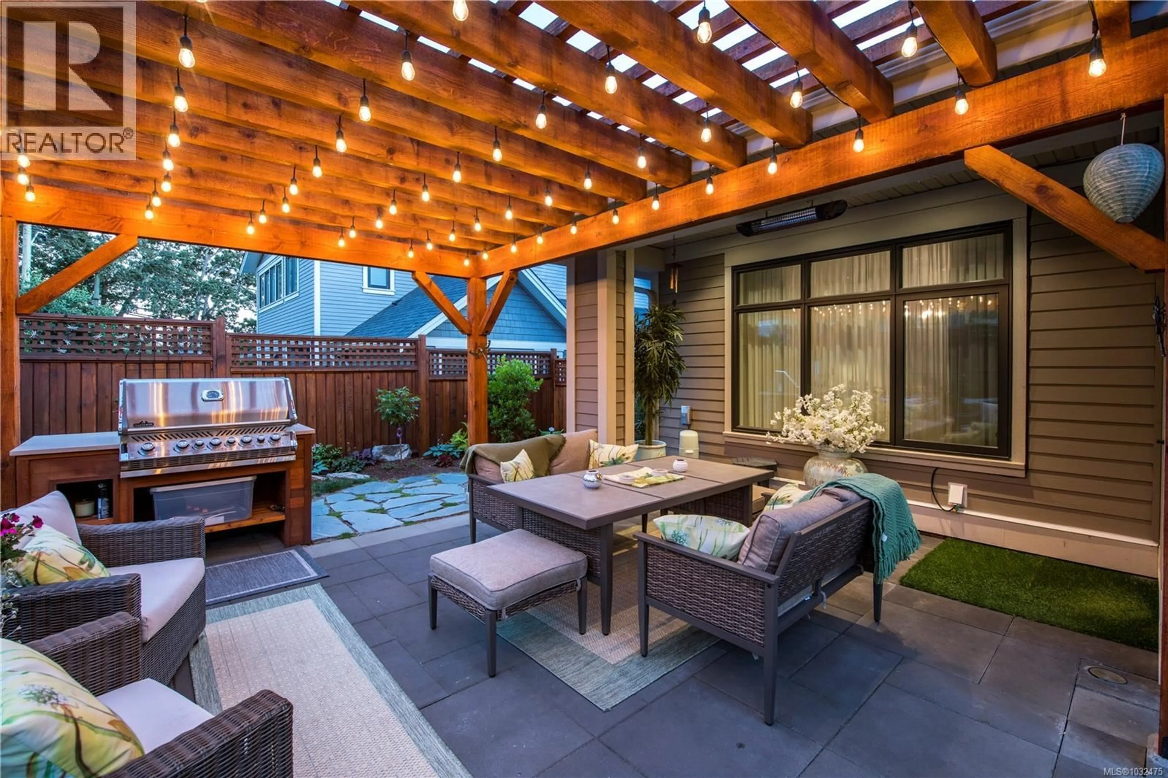 Patio, street for 4105 ALBERG LANE, Saanich British Columbia V8N1Z7