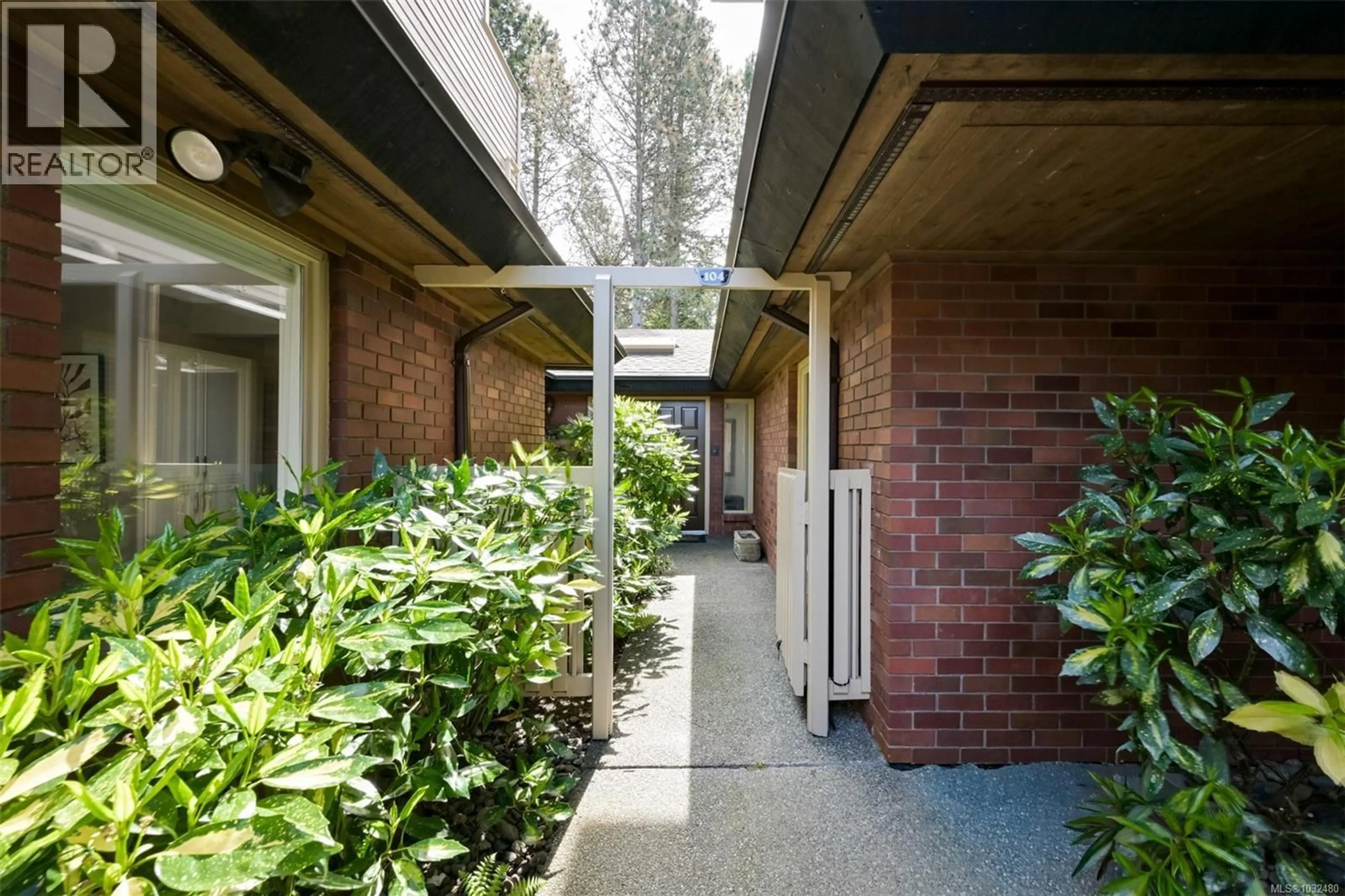 Patio, street for 104 - 2345 CEDAR HILL CROSS ROAD, Oak Bay British Columbia V8P5M8