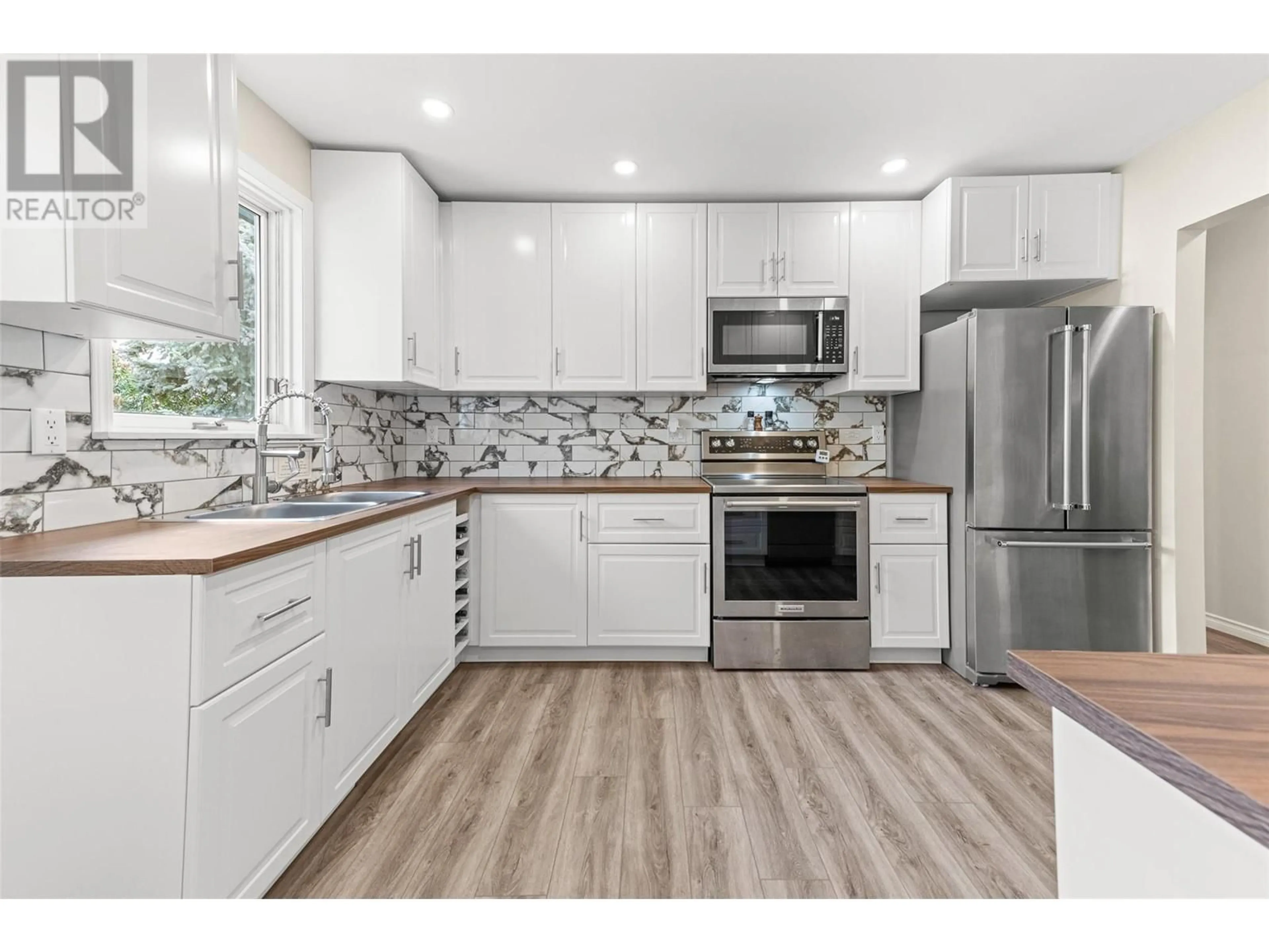 Open concept kitchen for 412 Vanderlinde Drive, Keremeos British Columbia V0X1N2