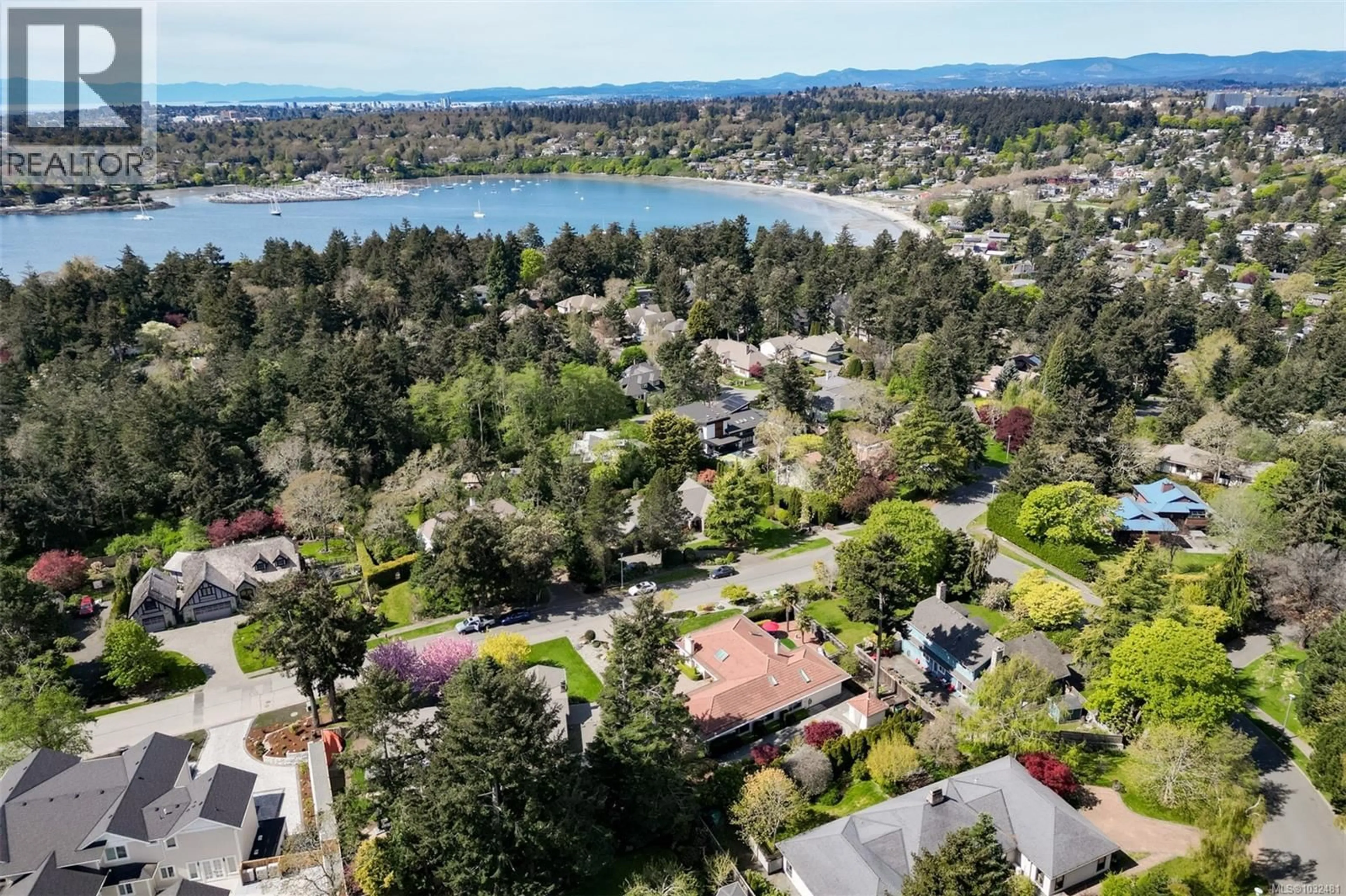 A pic from outside/outdoor area/front of a property/back of a property/a pic from drone, water/lake/river/ocean view for 2770 ARBUTUS ROAD, Saanich British Columbia V8N5X4
