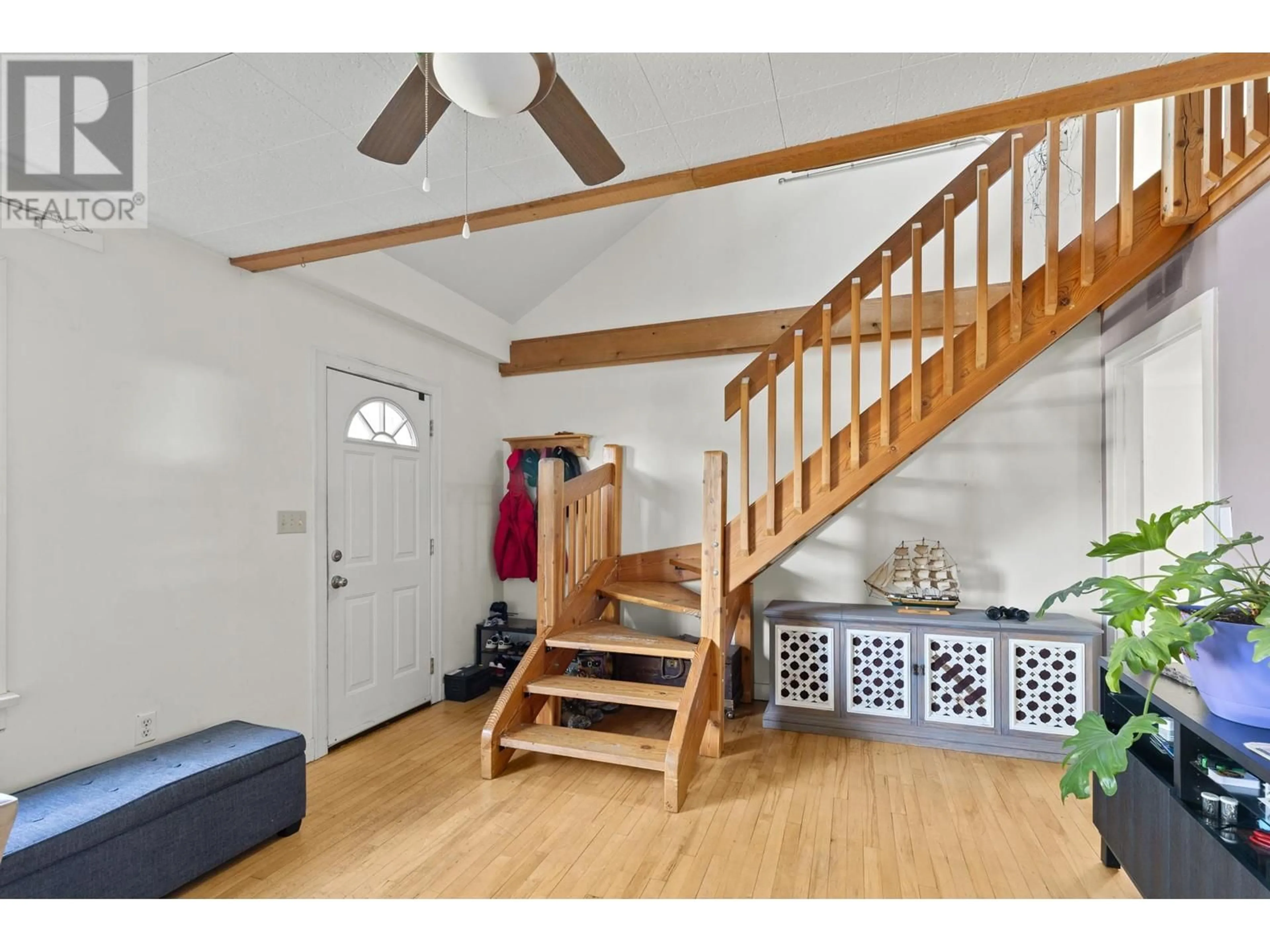 Indoor entryway for 1762 GAGNON PLACE, Kelowna British Columbia V1Y3B4