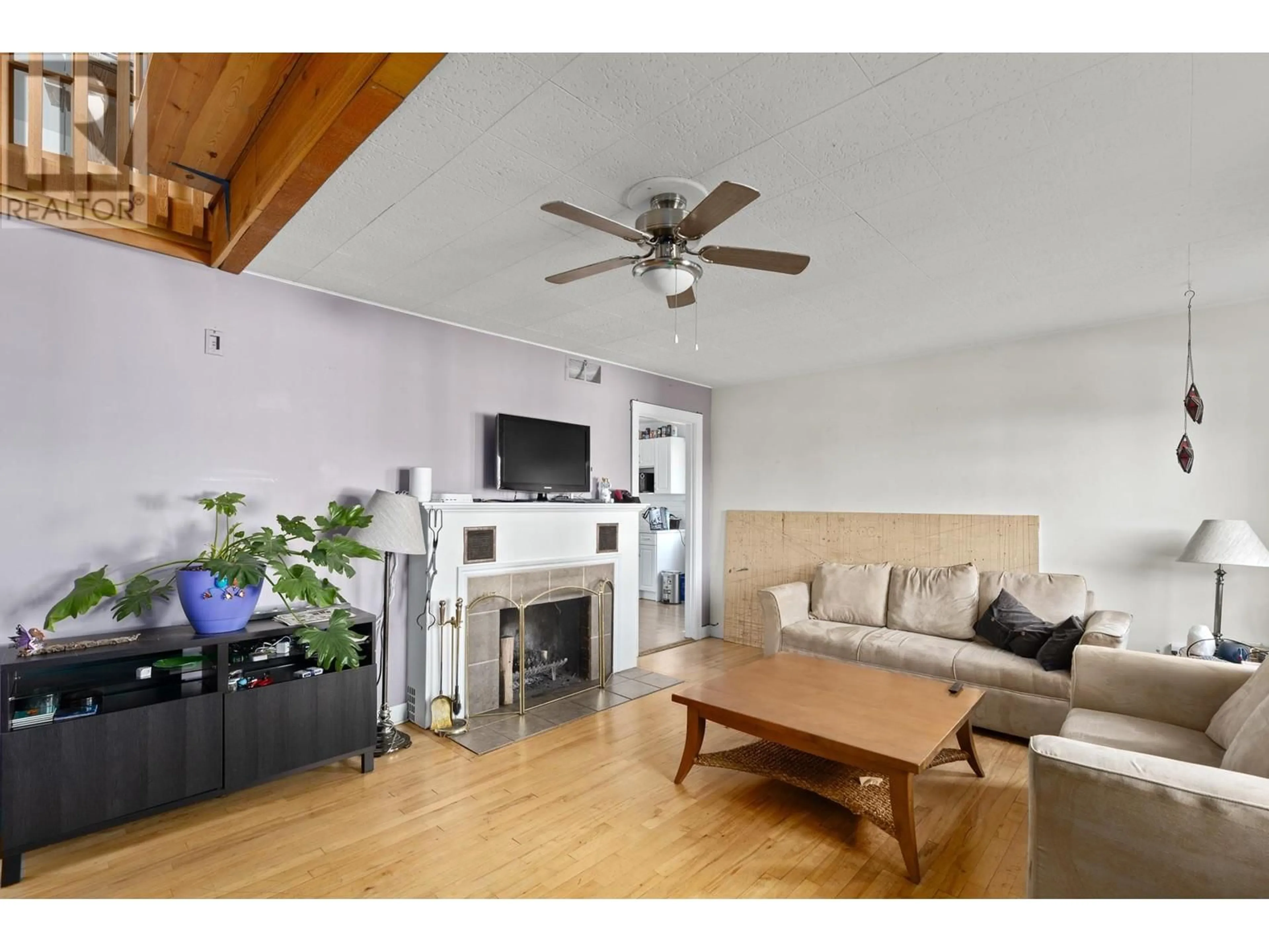 Living room with furniture, wood/laminate floor for 1762 GAGNON PLACE, Kelowna British Columbia V1Y3B4