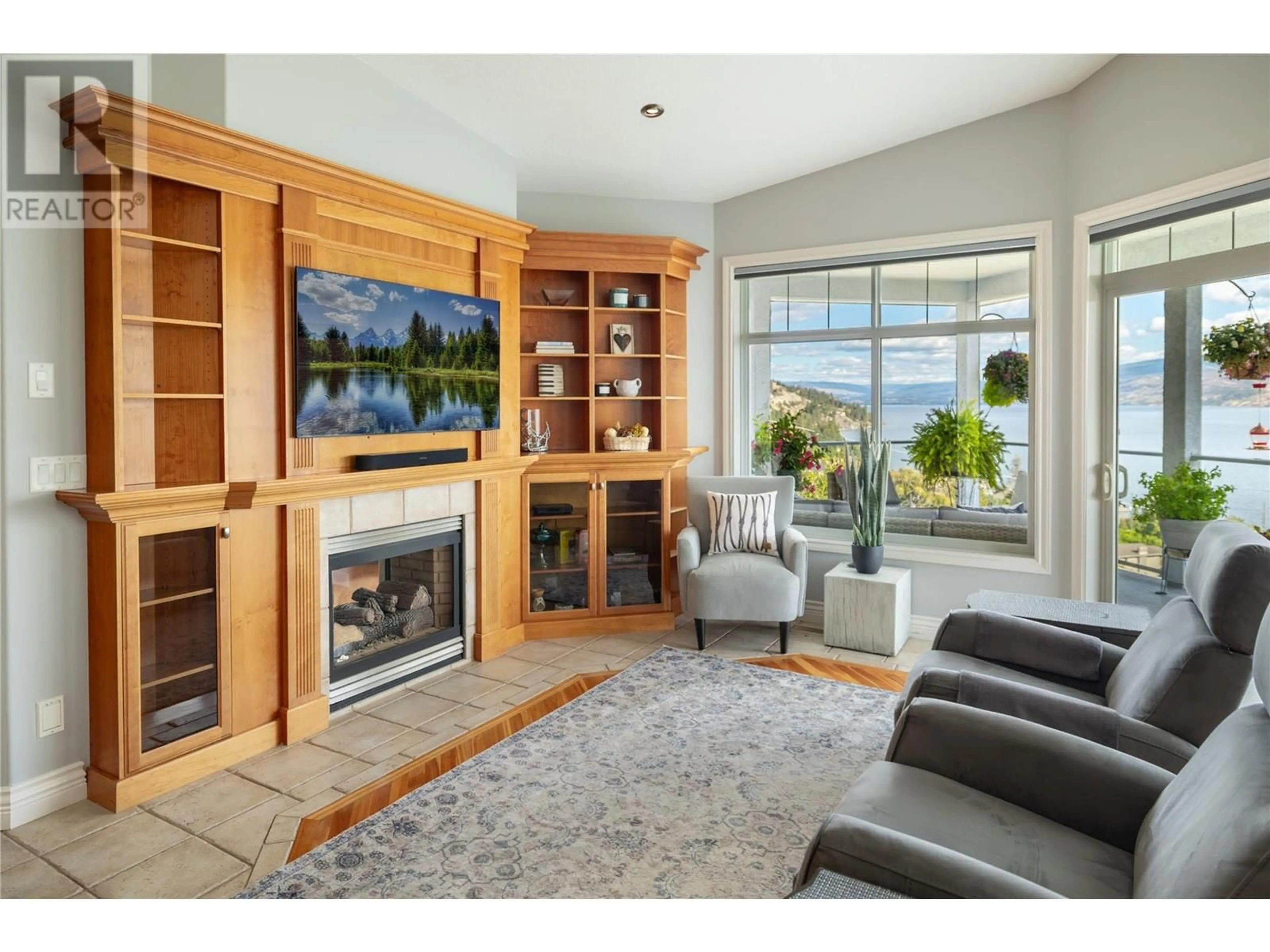 Living room, wood floors for 5300 Huston Road Unit# 119, Peachland British Columbia V0H1X2