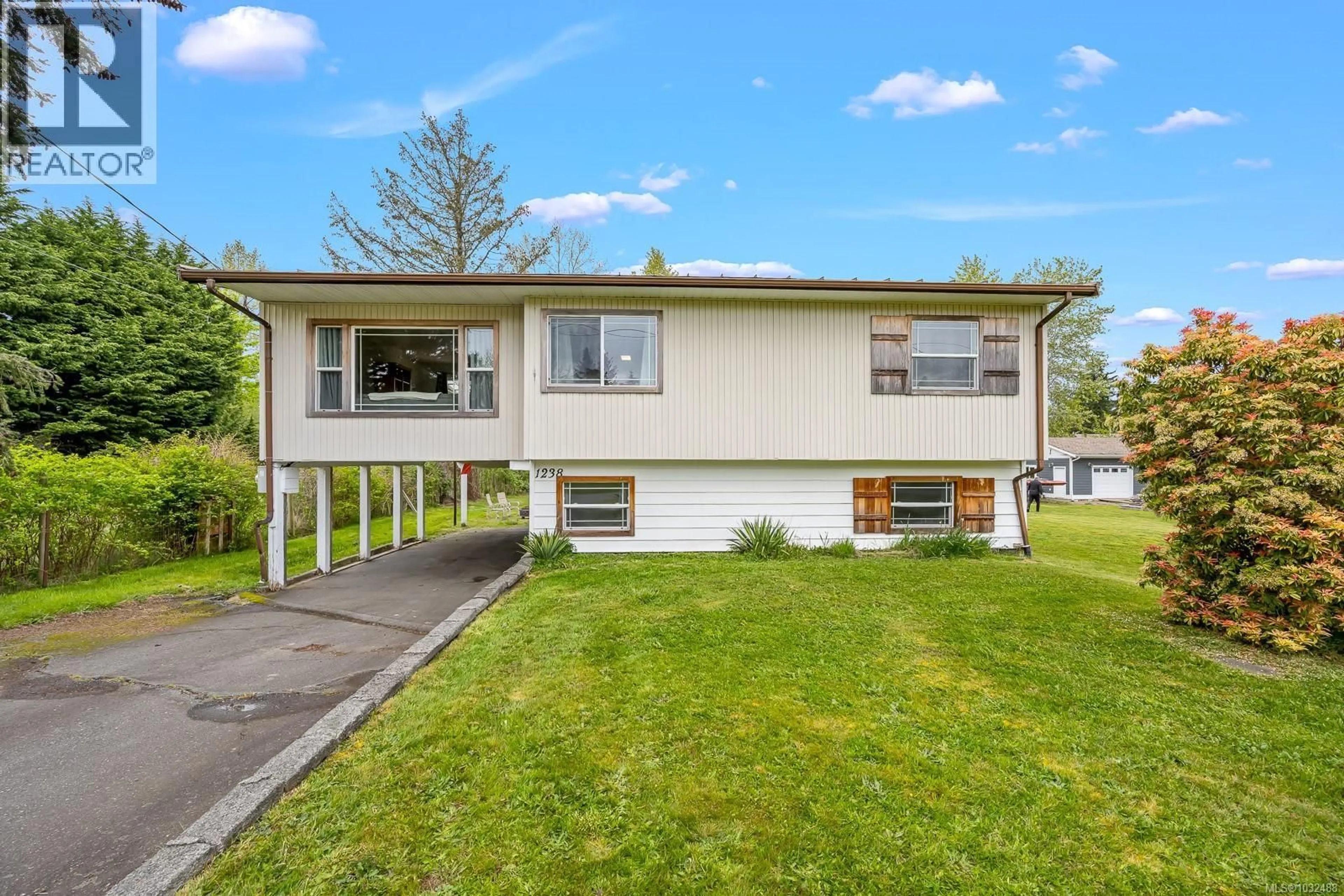 Home with vinyl exterior material, unknown for 1238 DON ROAD, Comox British Columbia V9M4C4