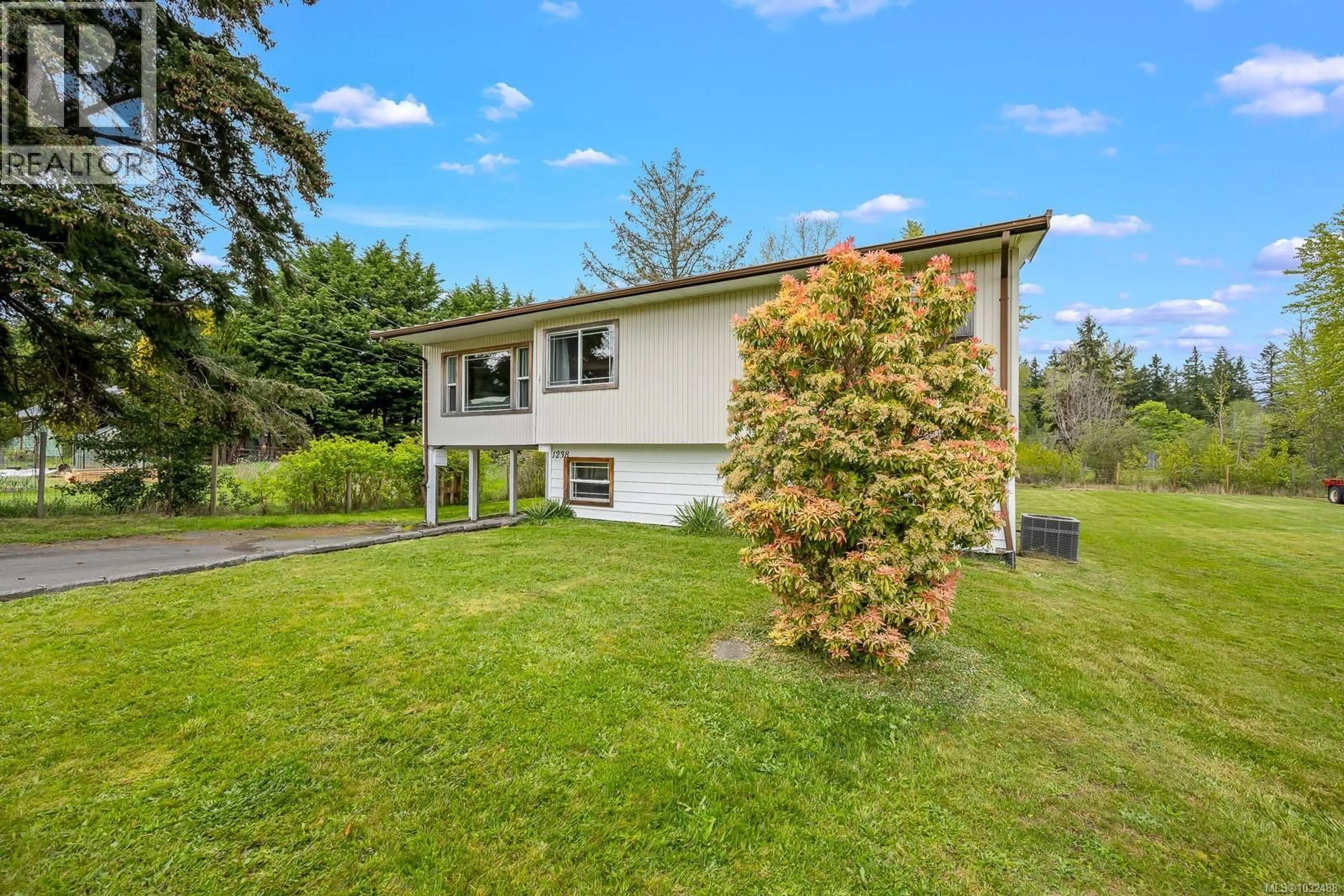 A pic from outside/outdoor area/front of a property/back of a property/a pic from drone, unknown for 1238 DON ROAD, Comox British Columbia V9M4C4