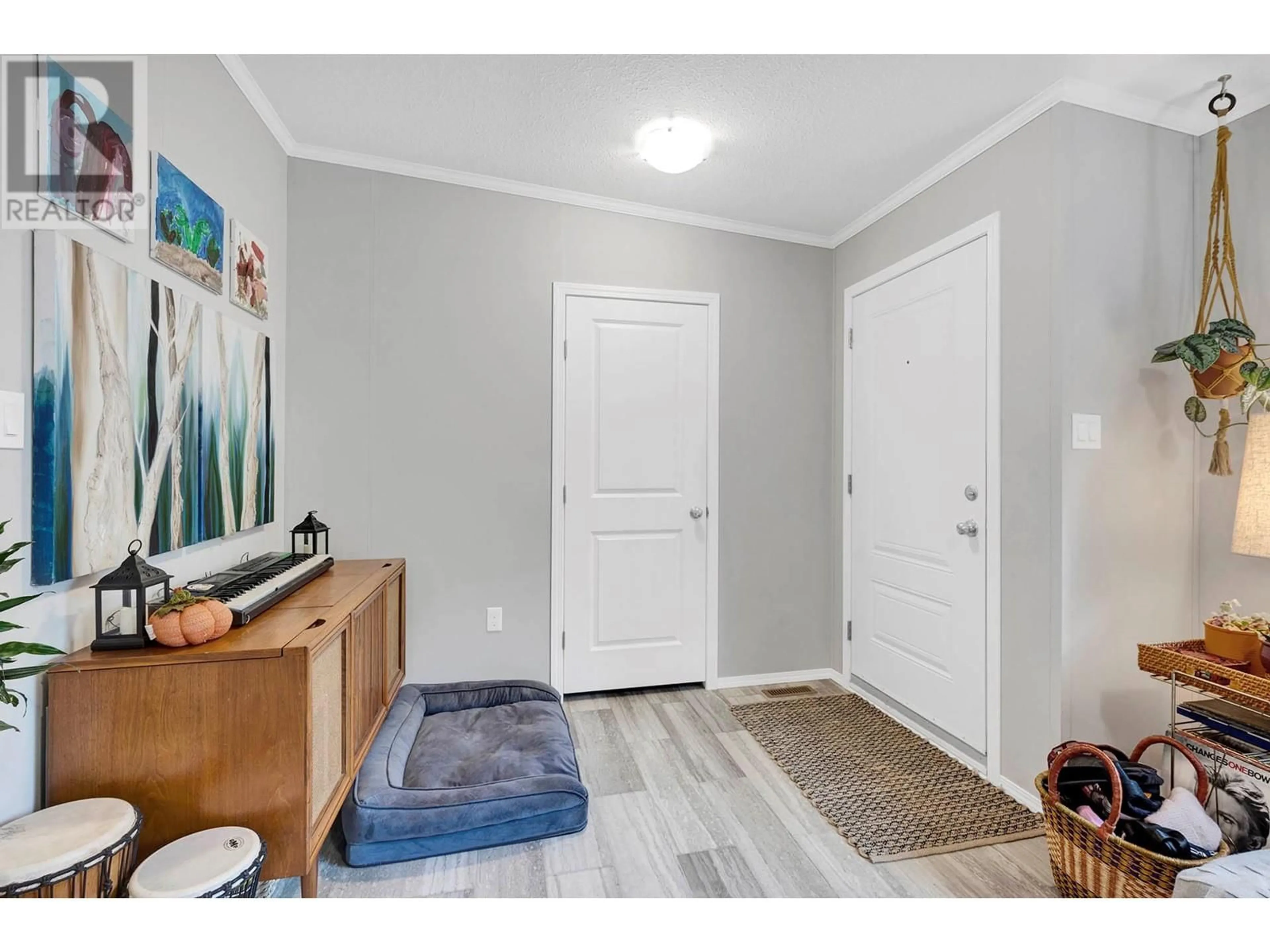 Indoor entryway, wood floors for 235 AYLMER Road Unit# 3, Chase British Columbia V0E1M0