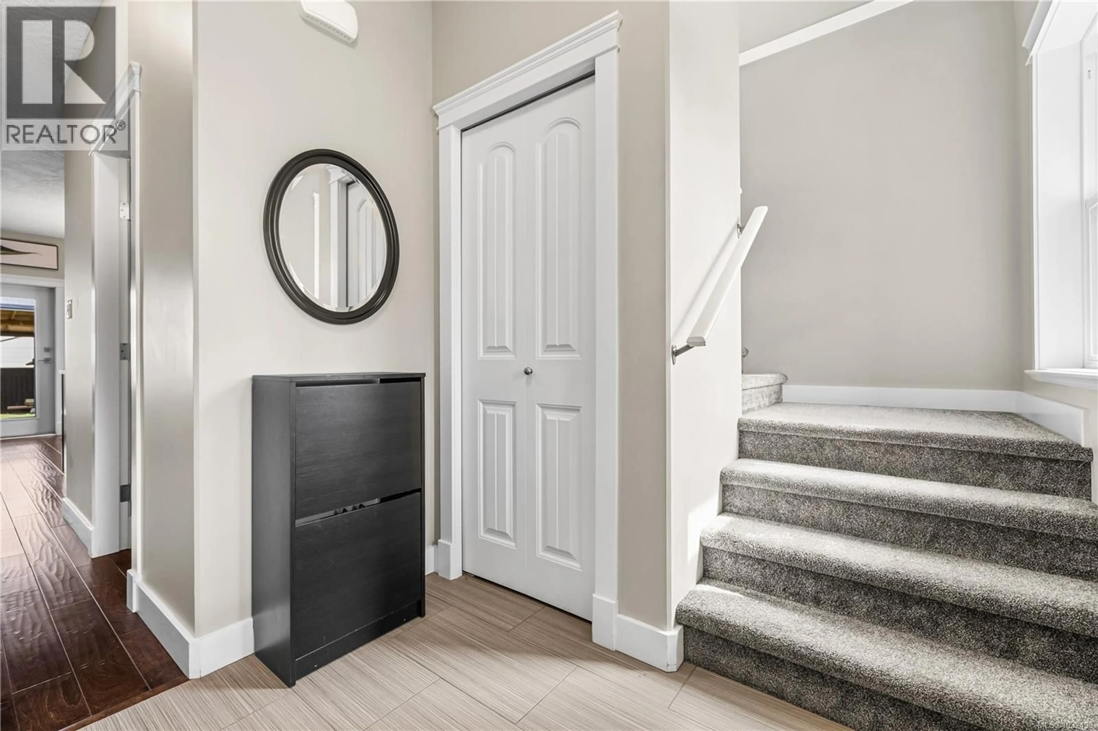 Indoor entryway for B - 4684 MACINTYRE AVENUE, Courtenay British Columbia V9N6R2