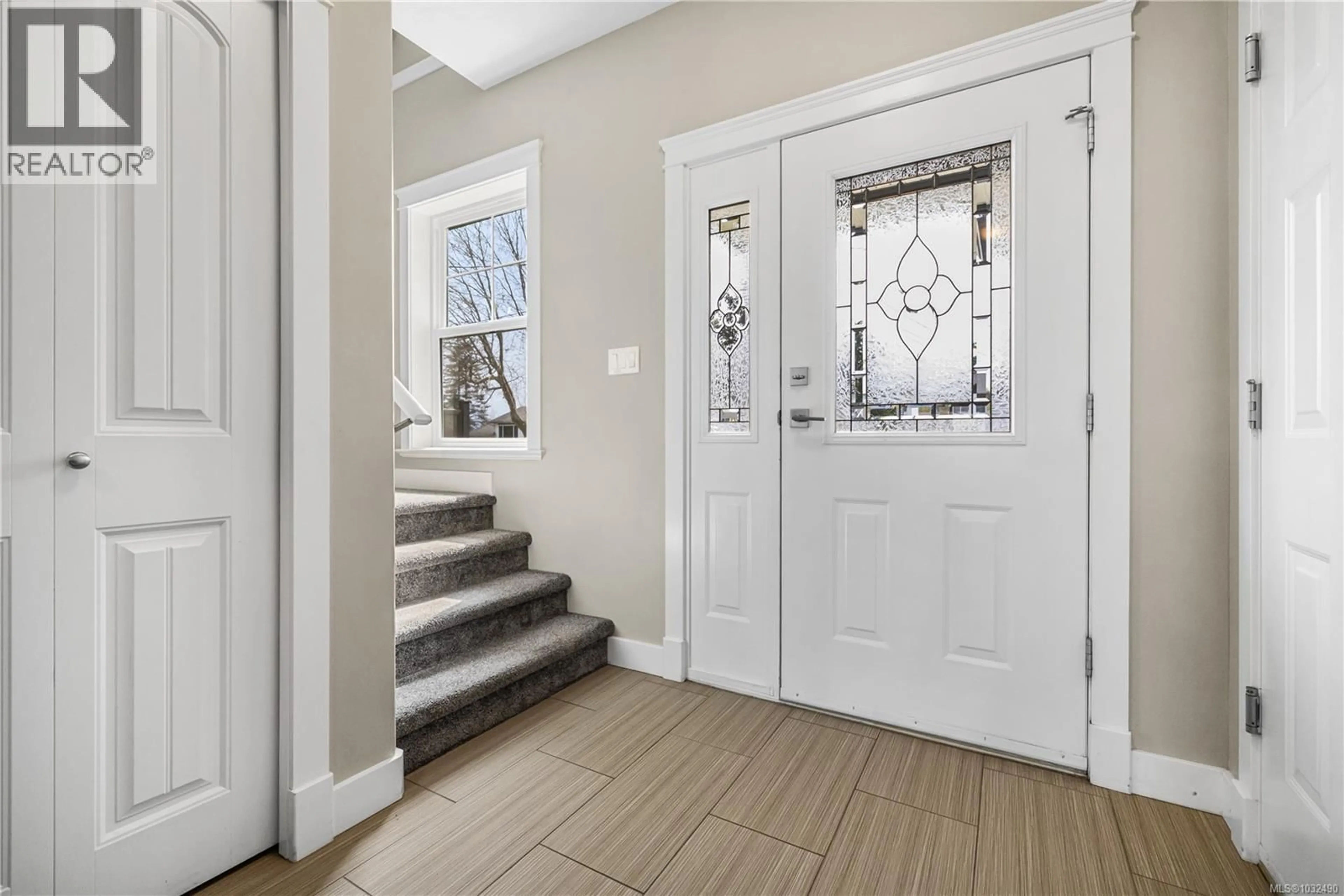 Indoor entryway for B - 4684 MACINTYRE AVENUE, Courtenay British Columbia V9N6R2