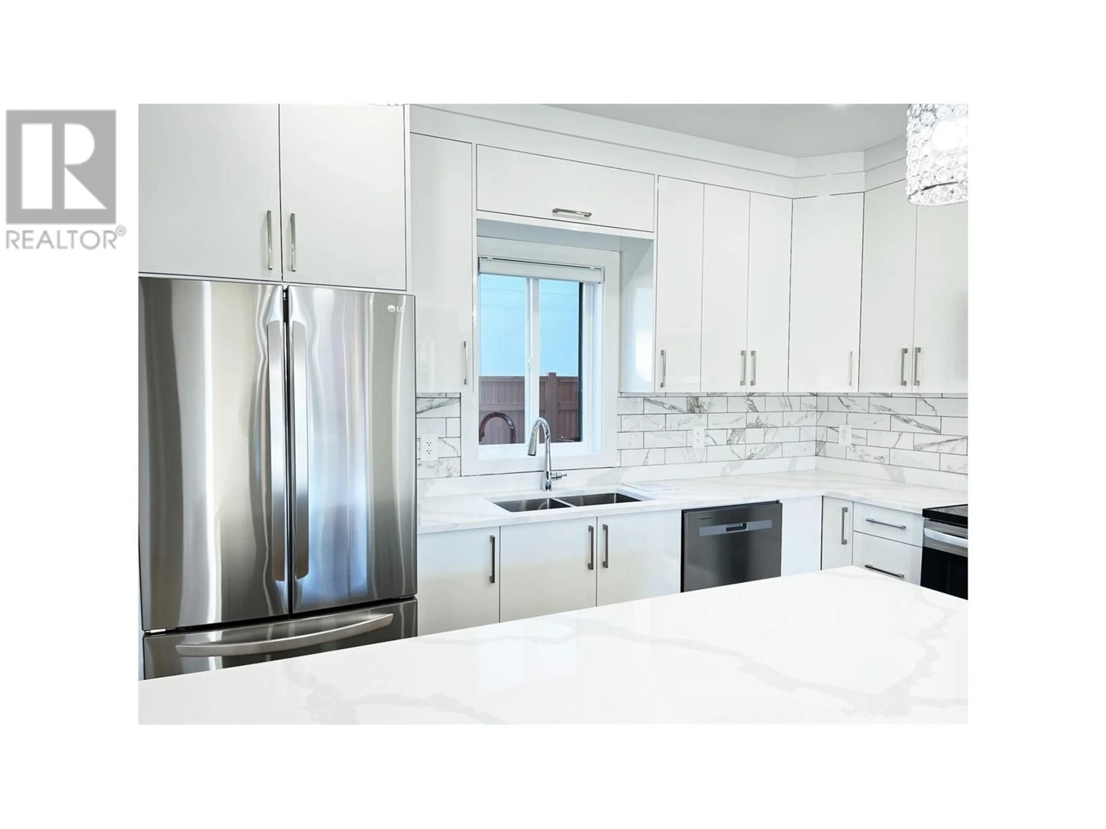 Contemporary kitchen, ceramic/tile floor for 101 - 125 CALGARY AVENUE OTHER, Penticton British Columbia V2A2T7
