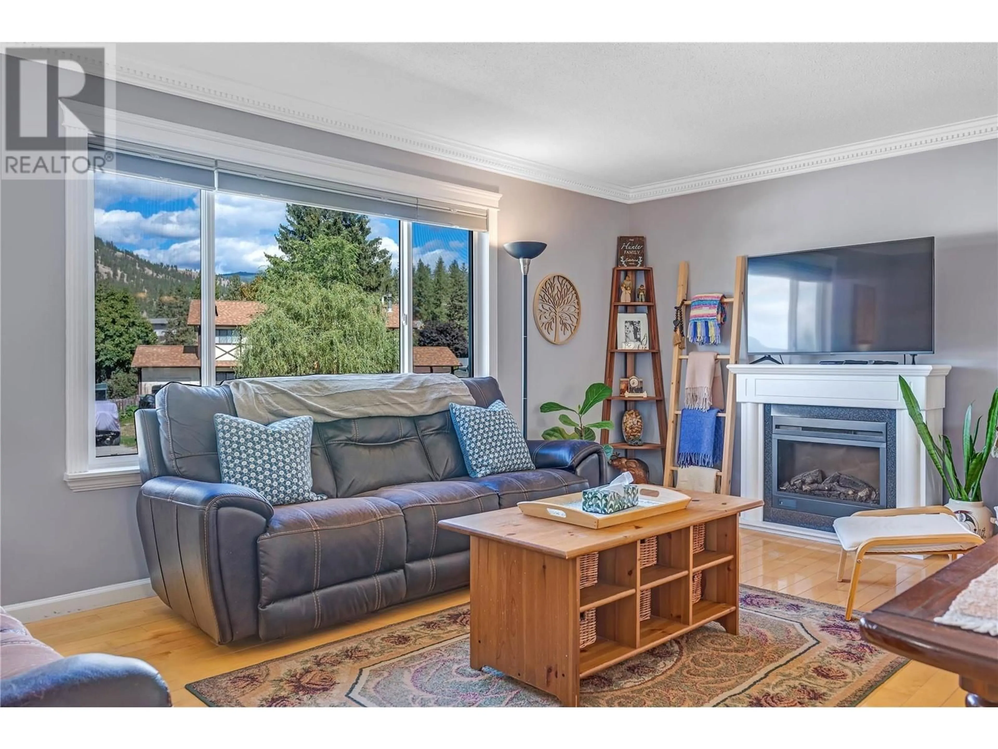 Living room, wood floors for 1620 Hatfield Avenue, Penticton British Columbia V2A6L9