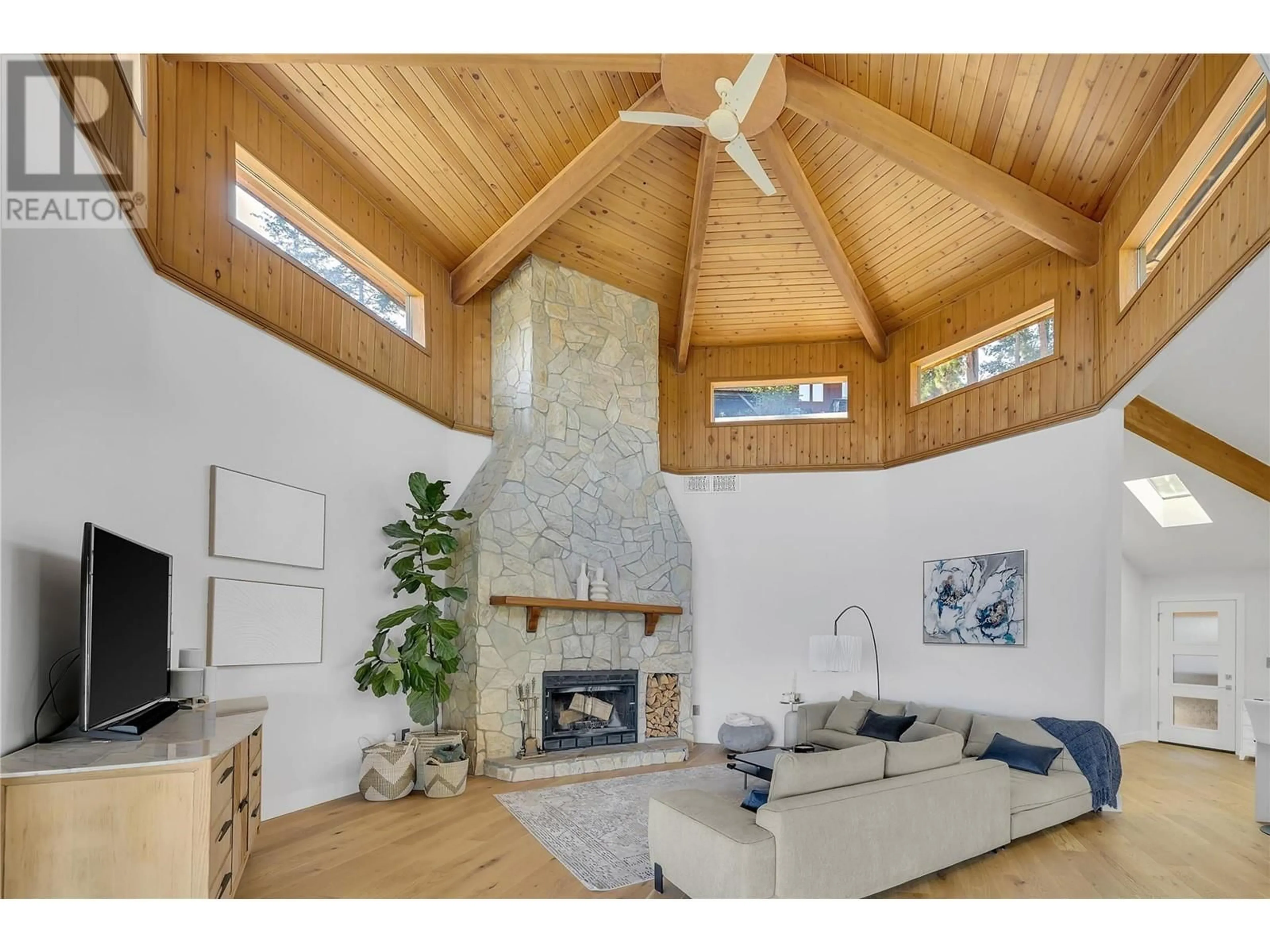 Living room, wood floors for 1446 Scott Crescent, West Kelowna British Columbia V1Z2X6