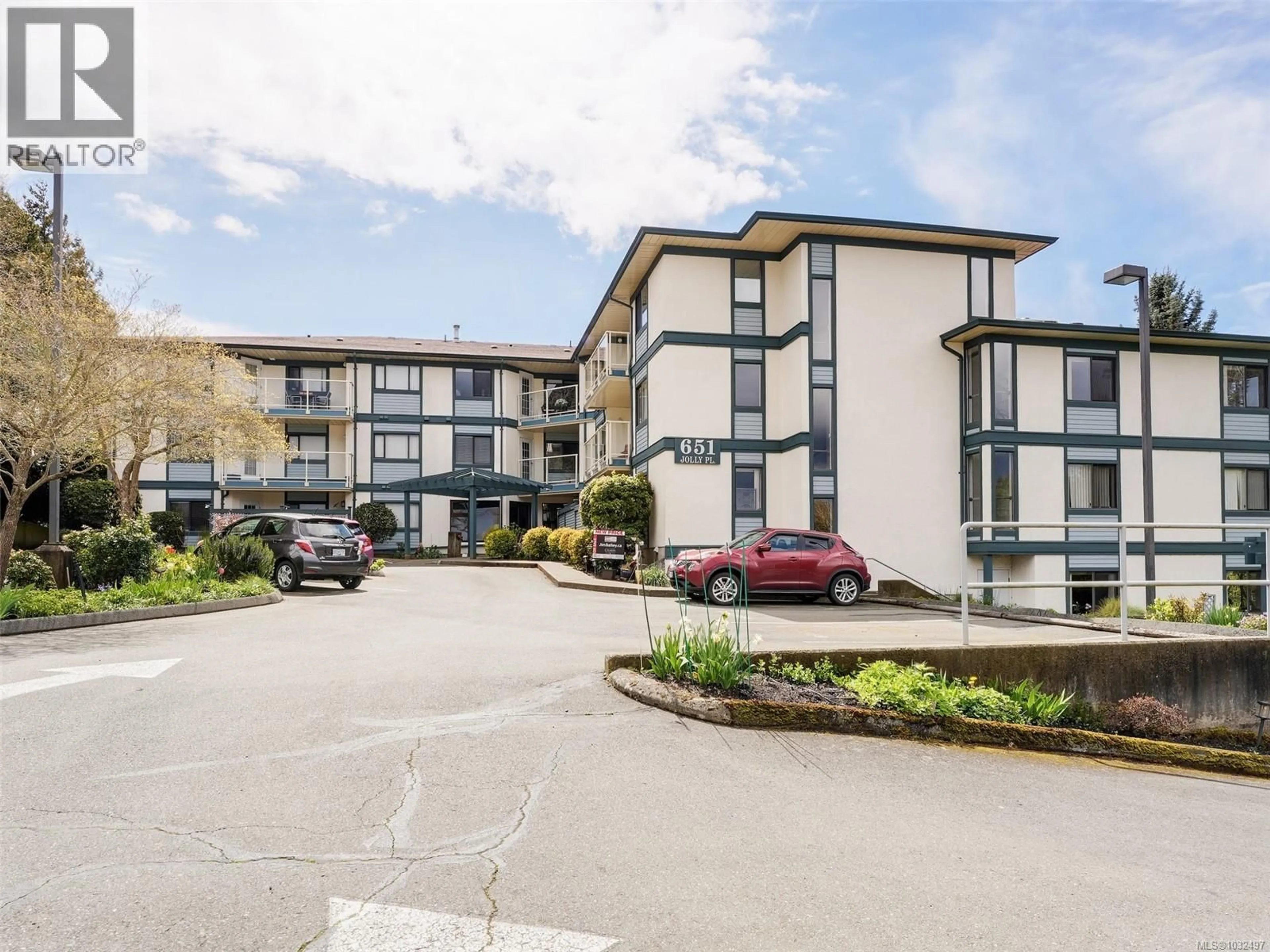 A pic from outside/outdoor area/front of a property/back of a property/a pic from drone, mountain view for 208 - 651 JOLLY PLACE, Saanich British Columbia V8N1J4