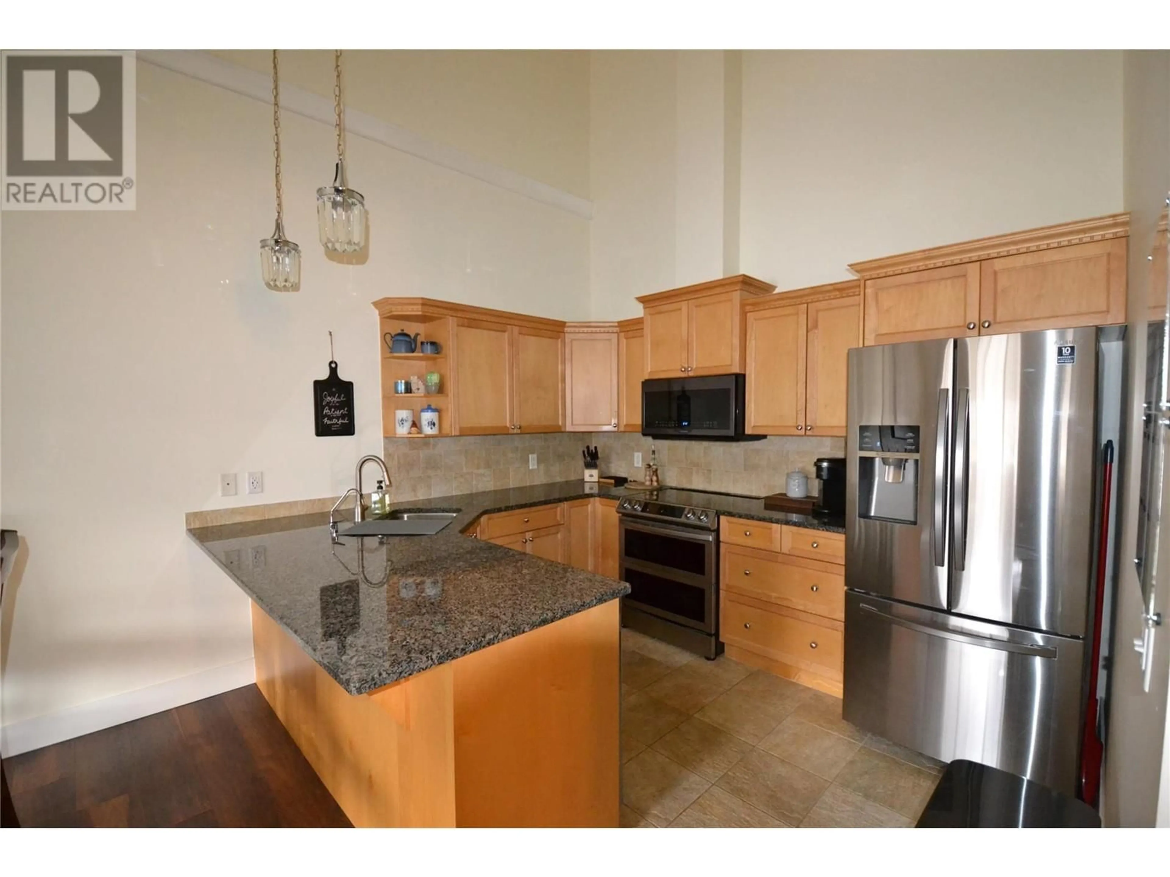 Open concept kitchen for 2120 Shannon Ridge Drive Unit# 304, West Kelowna British Columbia V4T2Z3