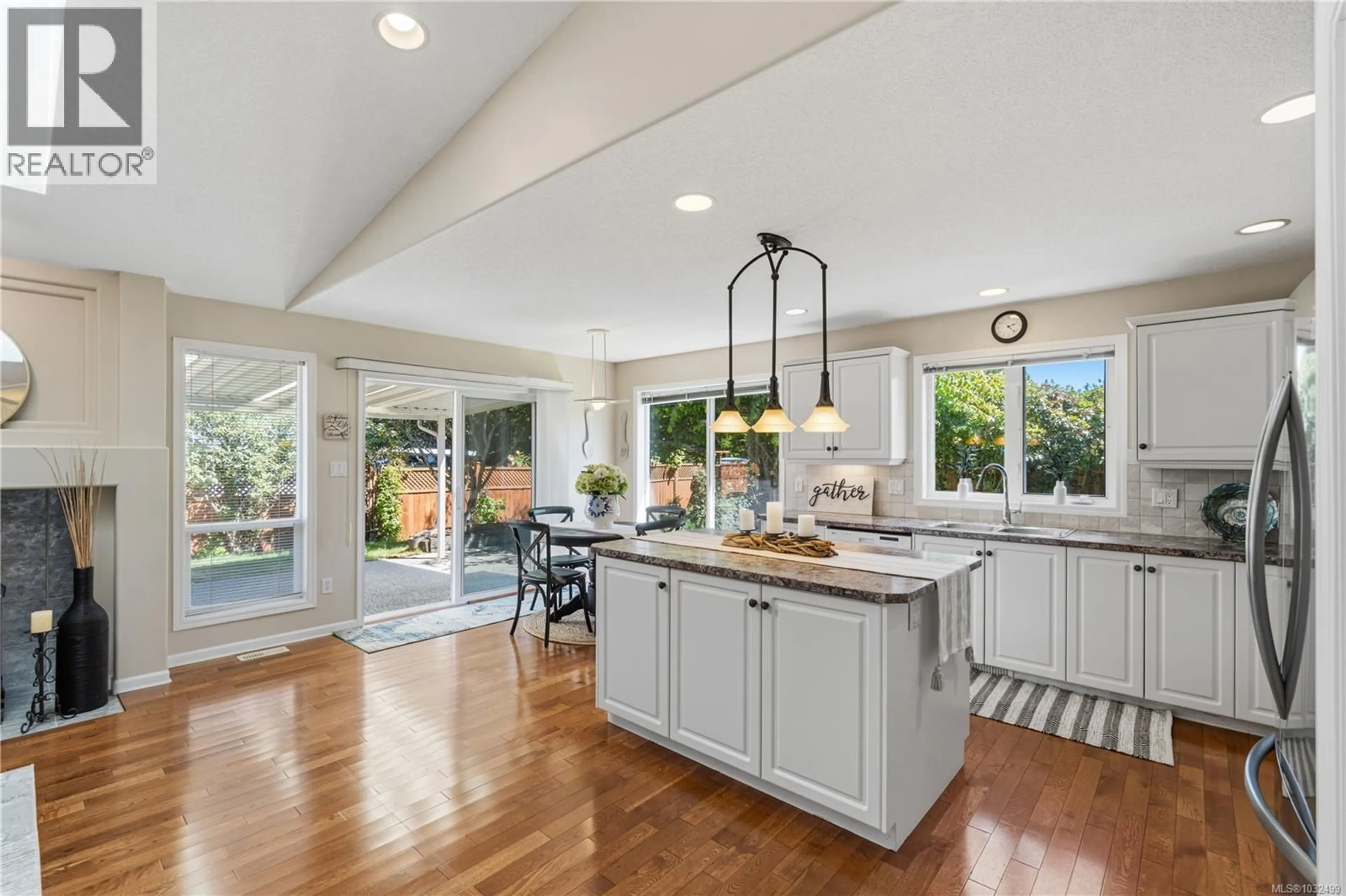 Open concept kitchen, ceramic/tile floor for 767 KENSINGTON PLACE, Qualicum Beach British Columbia V9K2K3