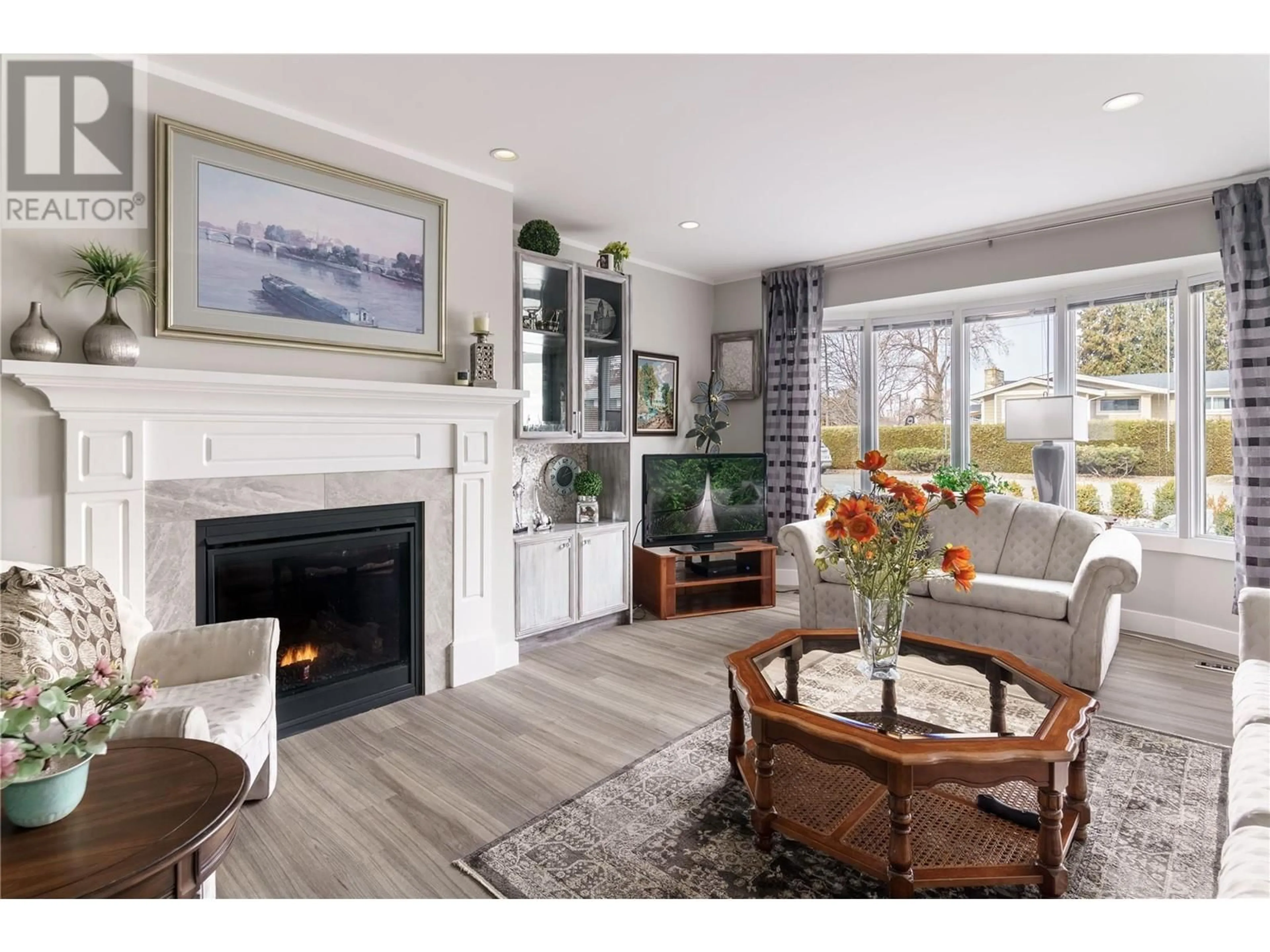 Living room, wood floors for 475 - 479 Eldorado Road, Kelowna British Columbia V1W1G7