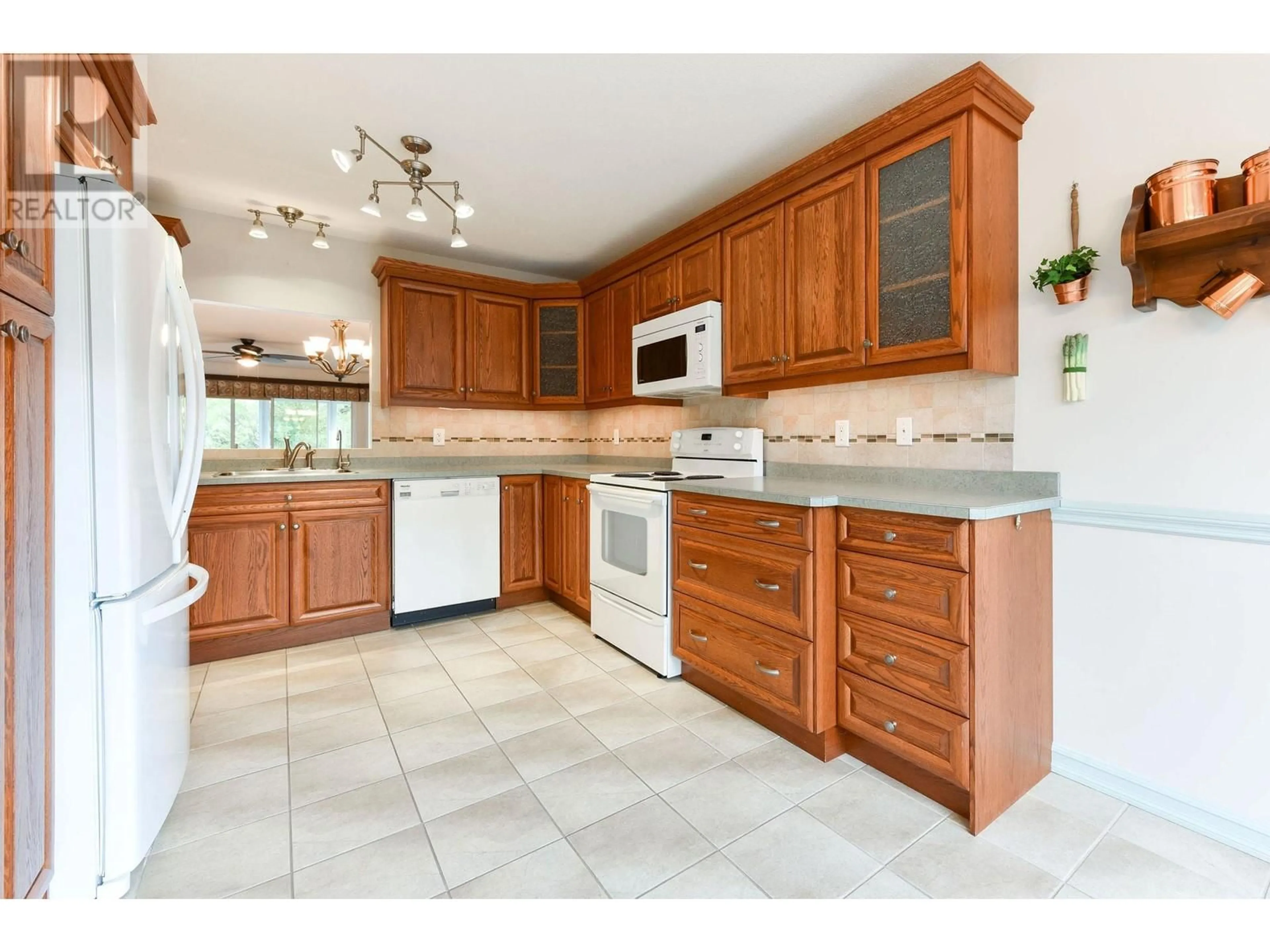 Kitchen, wood floors, cottage for 27 Kingfisher Drive, Penticton British Columbia V2A8K6