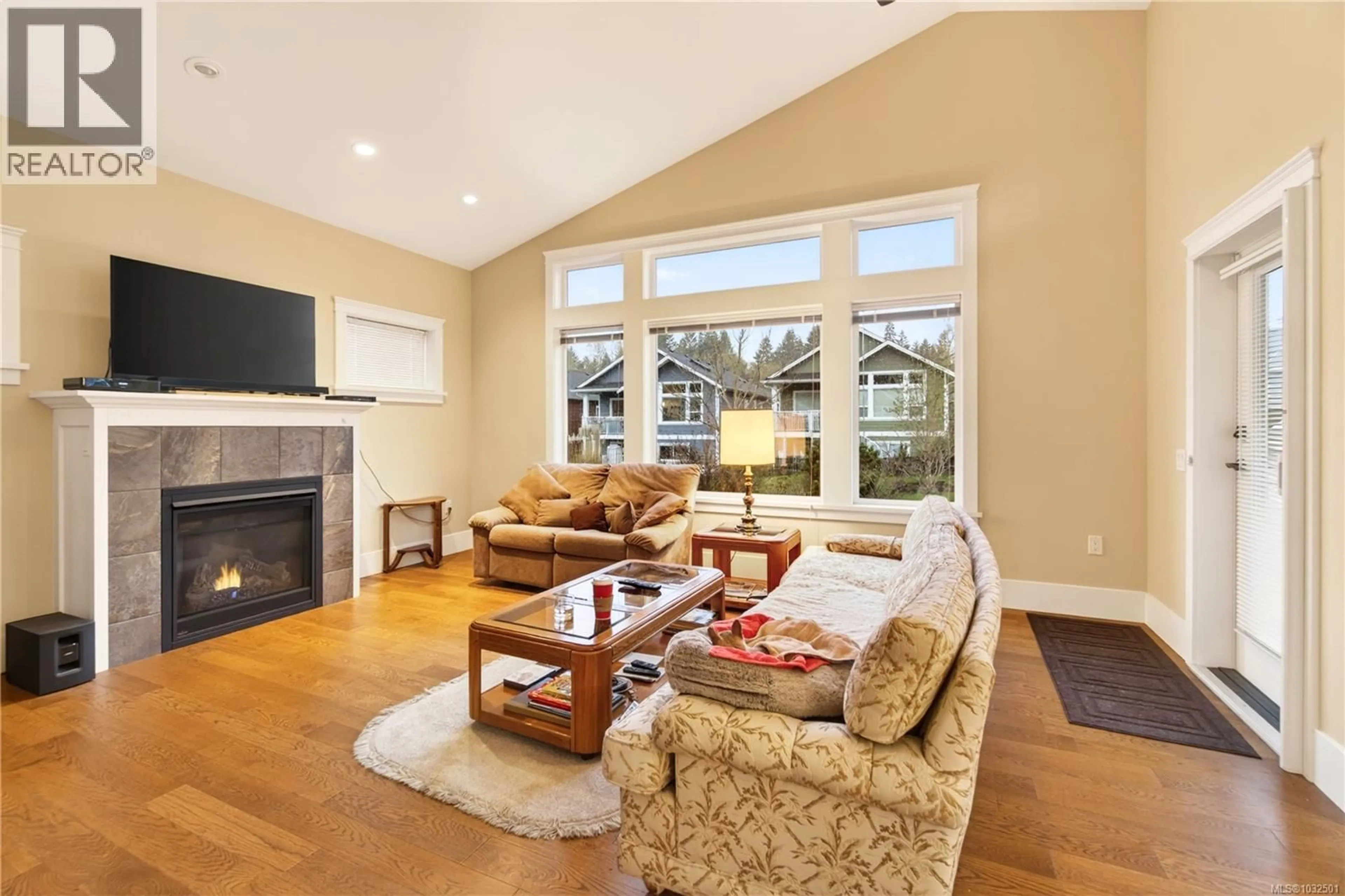 Living room with furniture, unknown for 147 VILLAGE WAY, Duncan British Columbia V9L0G6