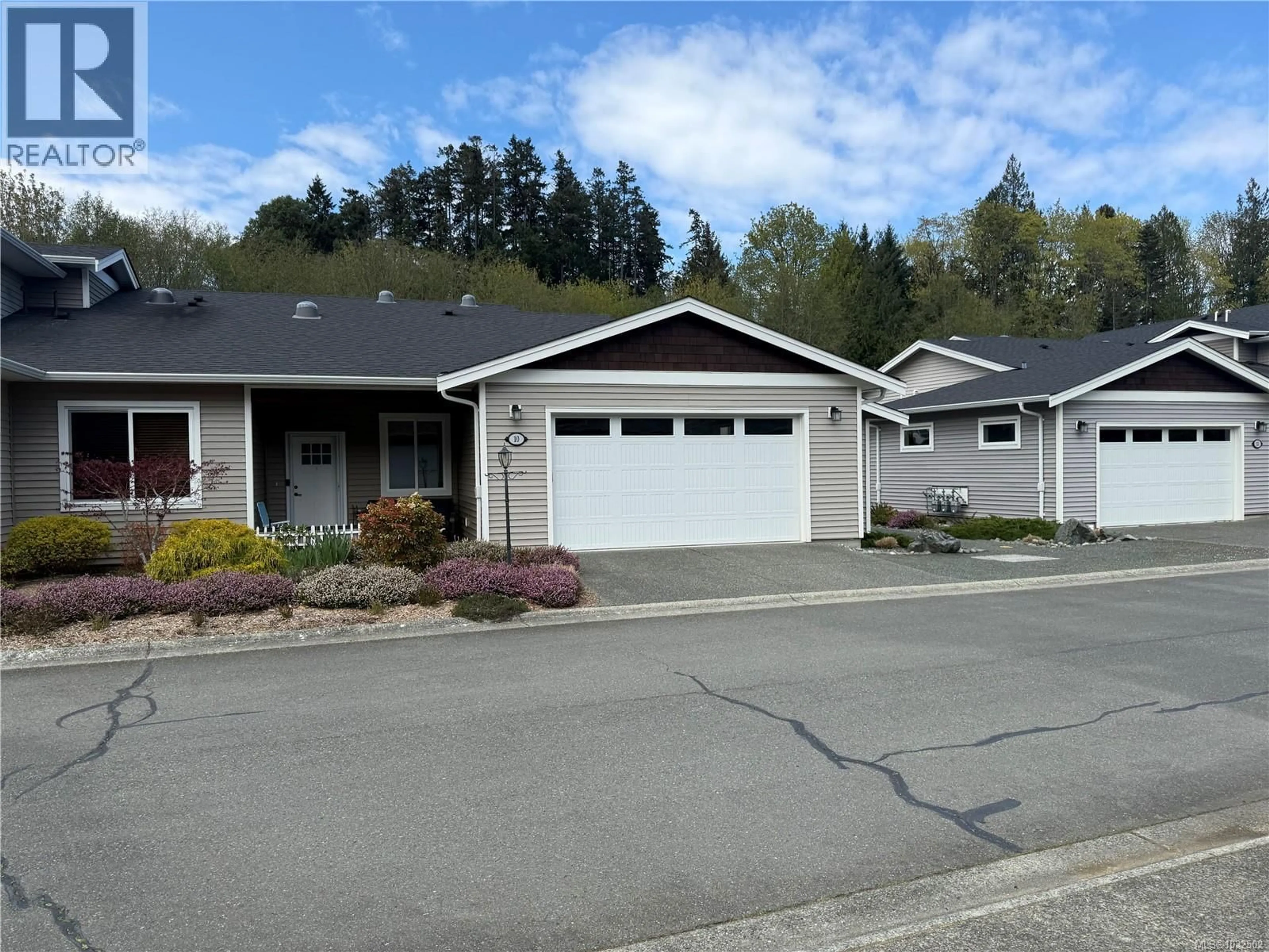Home with vinyl exterior material, street for 10 - 2895 RIVER ROAD, Chemainus British Columbia V0R1K3