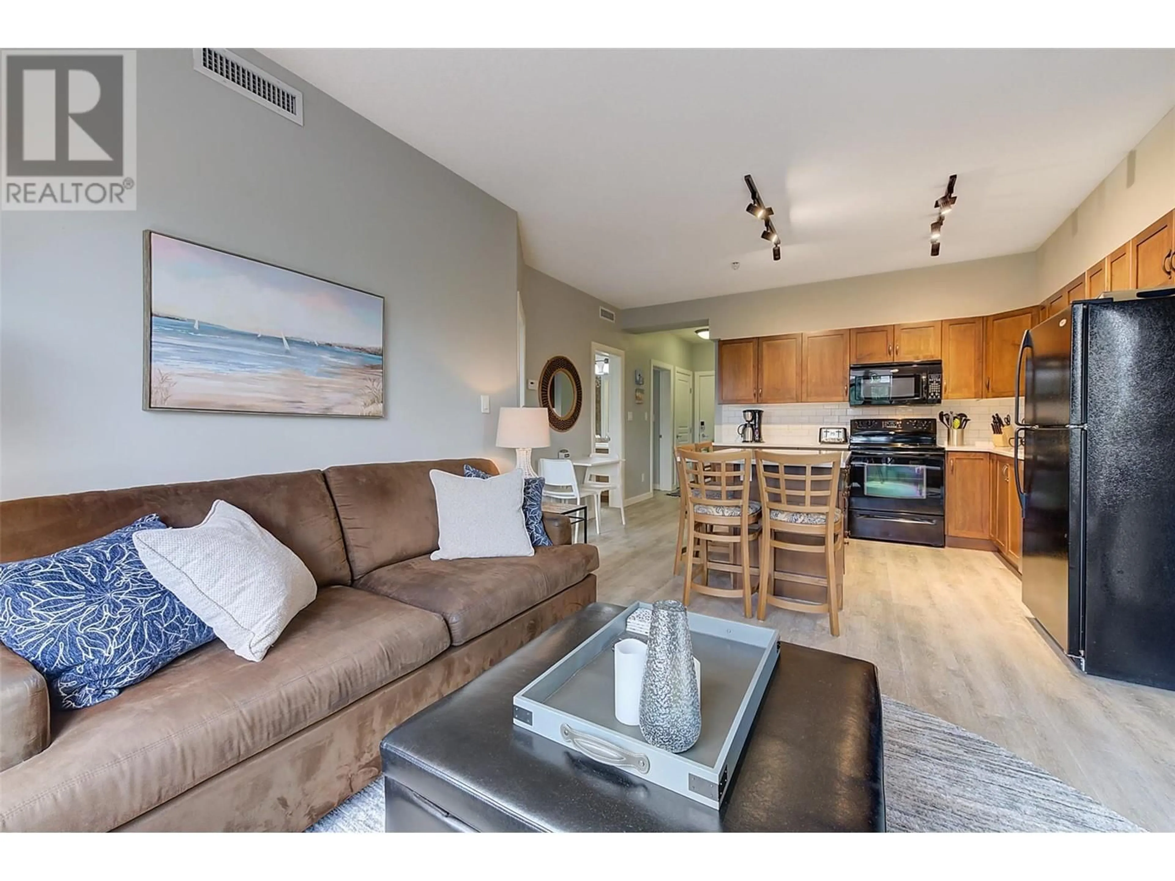 Open concept kitchen for 654 Cook Road Unit# 359, Kelowna British Columbia V1W3G7