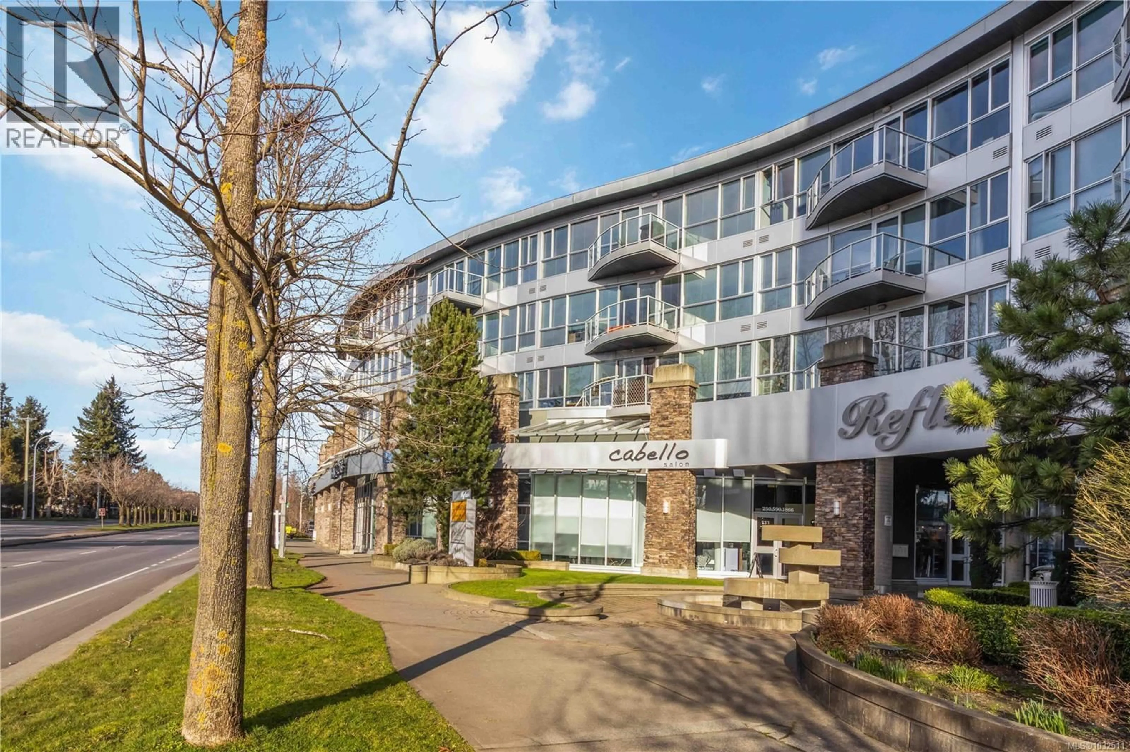 Patio, building for 407 - 2745 VETERANS MEMORIAL PARKWAY, Langford British Columbia V9B0H4