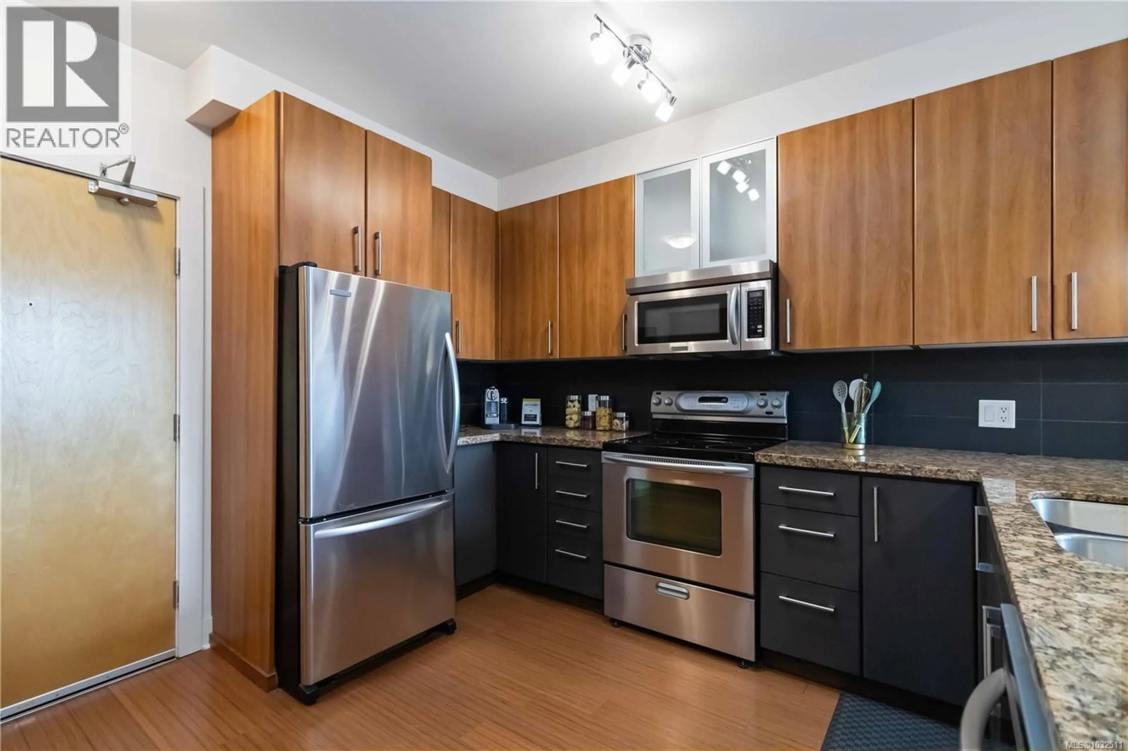 Standard kitchen, wood/laminate floor for 407 - 2745 VETERANS MEMORIAL PARKWAY, Langford British Columbia V9B0H4