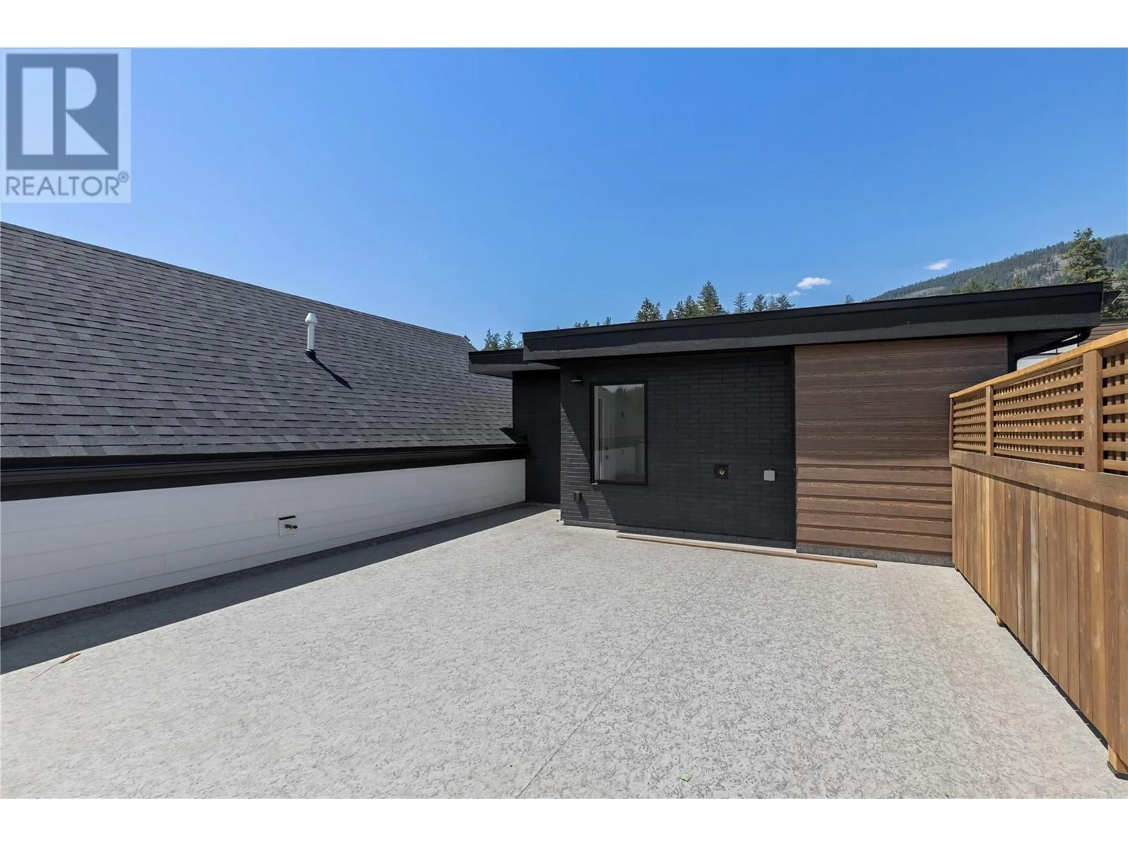 Indoor garage, cement floor for 2735 SHANNON LAKE Road Unit# 203, West Kelowna British Columbia V4T1V6